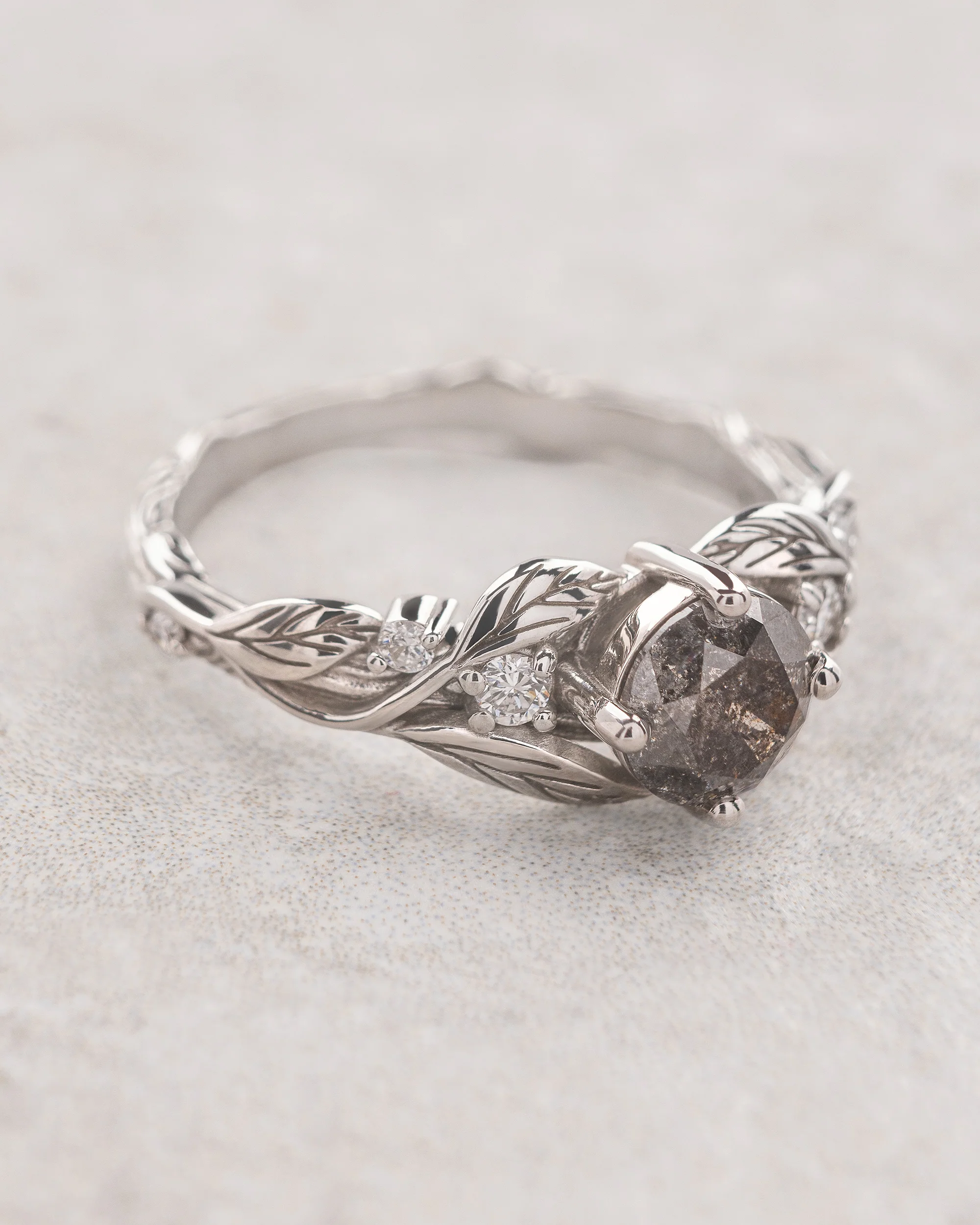 Alternative engagement ring: gold branch band with salt & pepper diamond / Clematis - Image 3