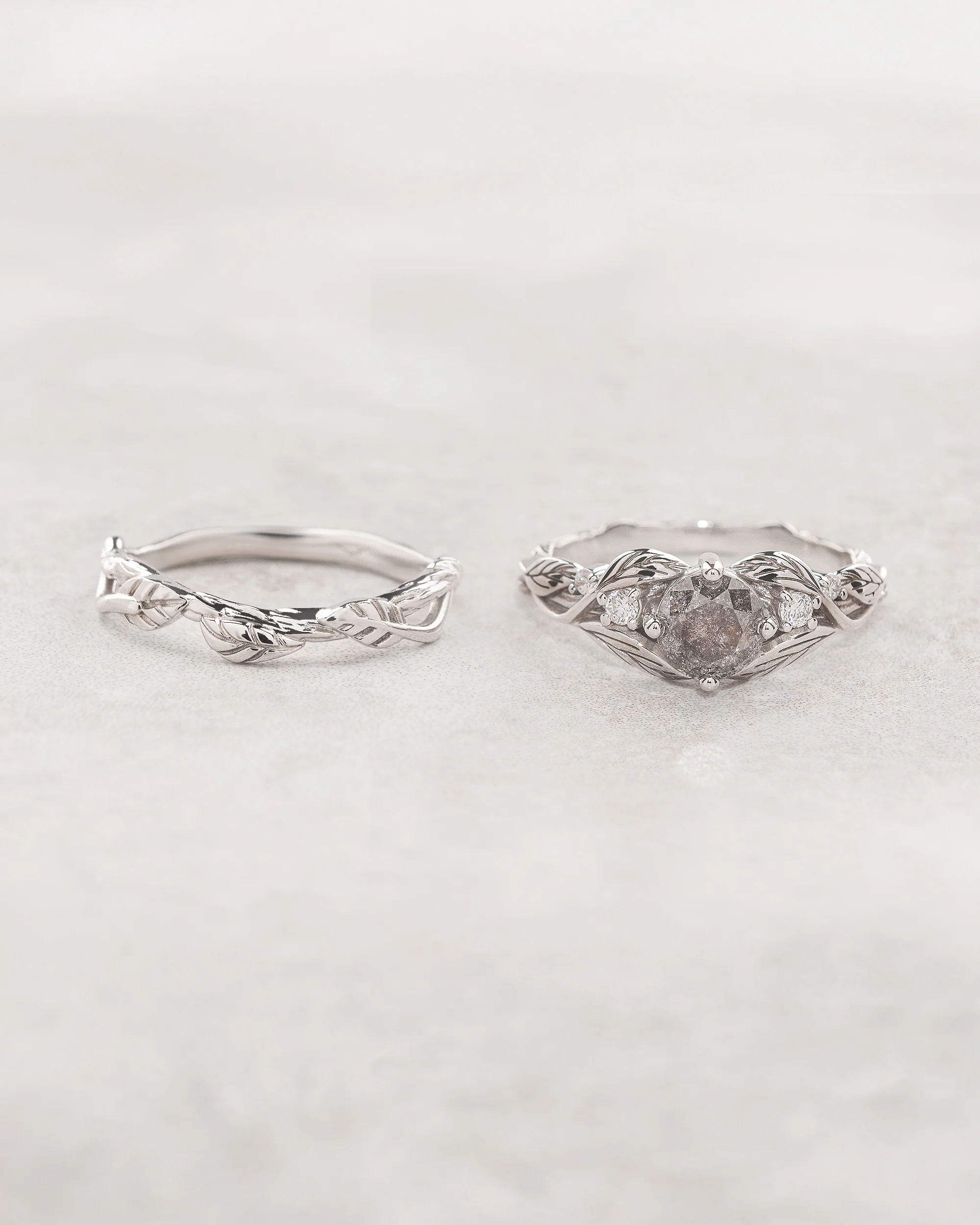Alternative engagement ring: gold branch band with salt & pepper diamond / Clematis - Image 5
