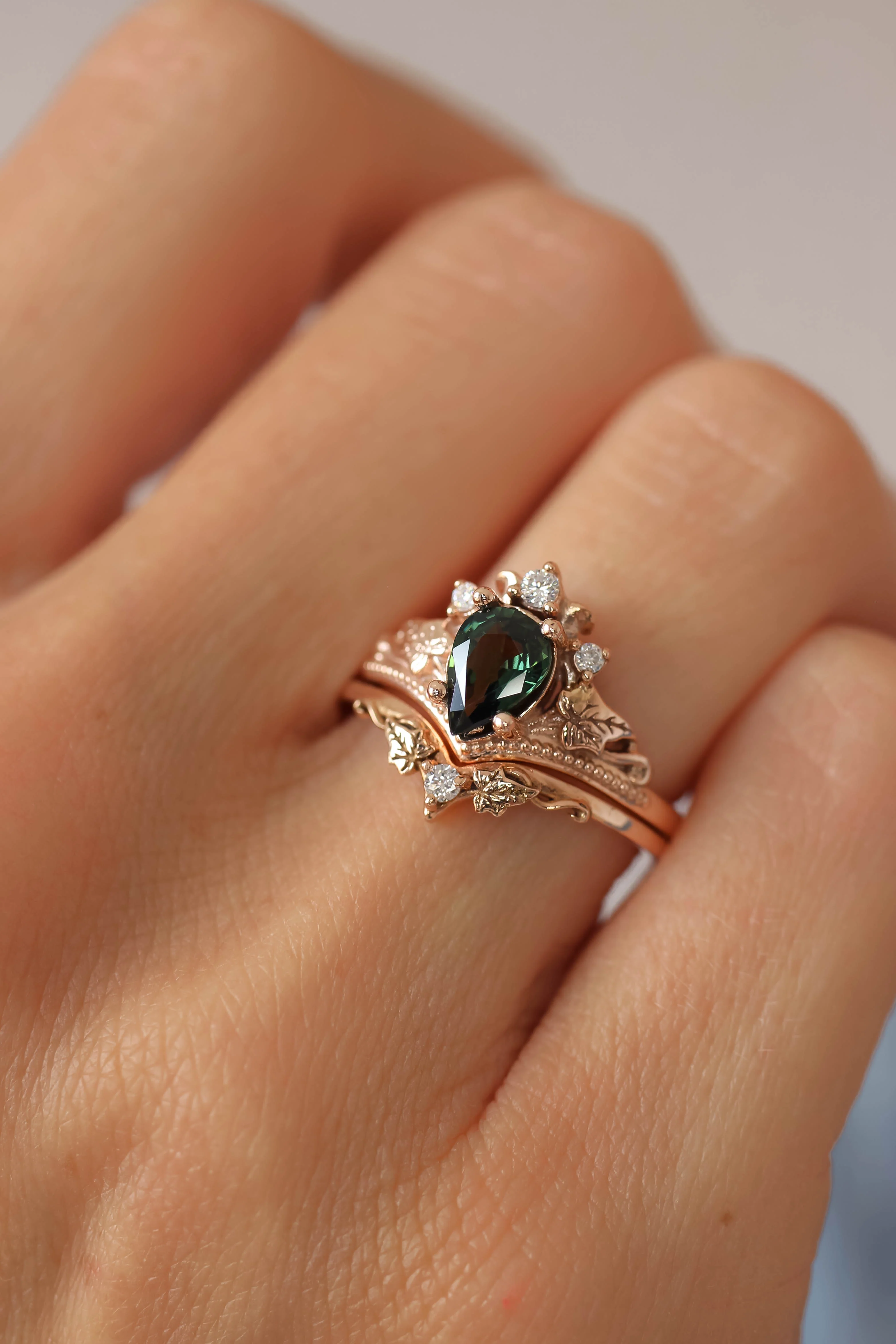 Ariadne | bridal ring set, pear cut 7x5 mm gemstone setting - Image 6