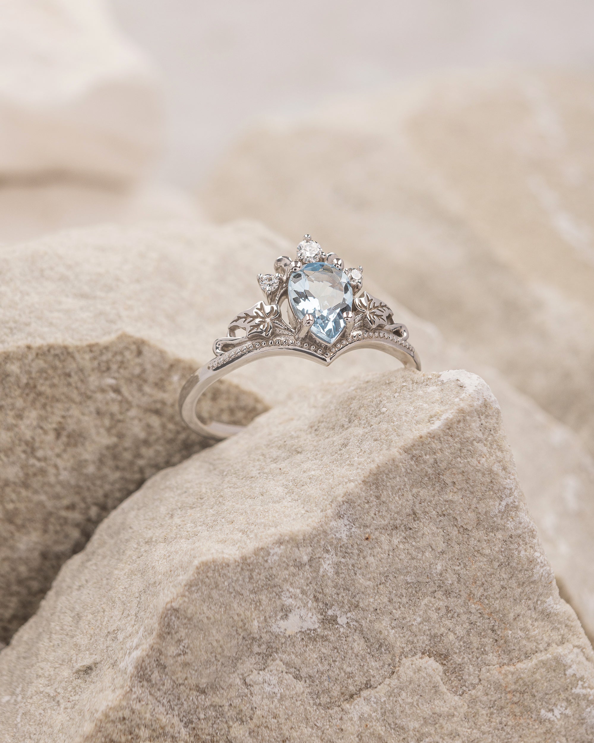 Blue clear aquamarine engagement ring with ivy leaves / Ariadne - Image 4