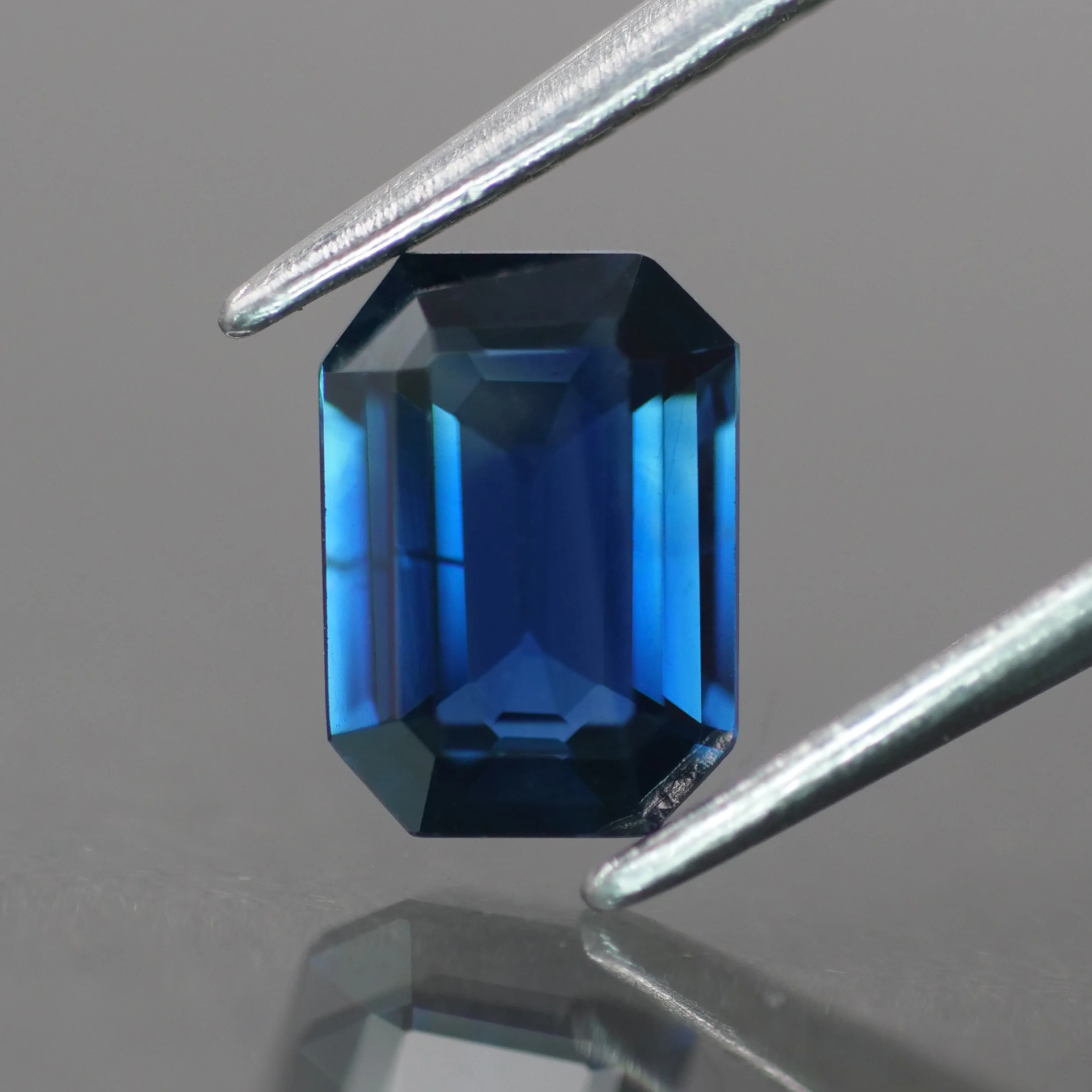Sapphire | IGI certified | natural, deep blue color, emerald-cut, *7x5mm, *1ct