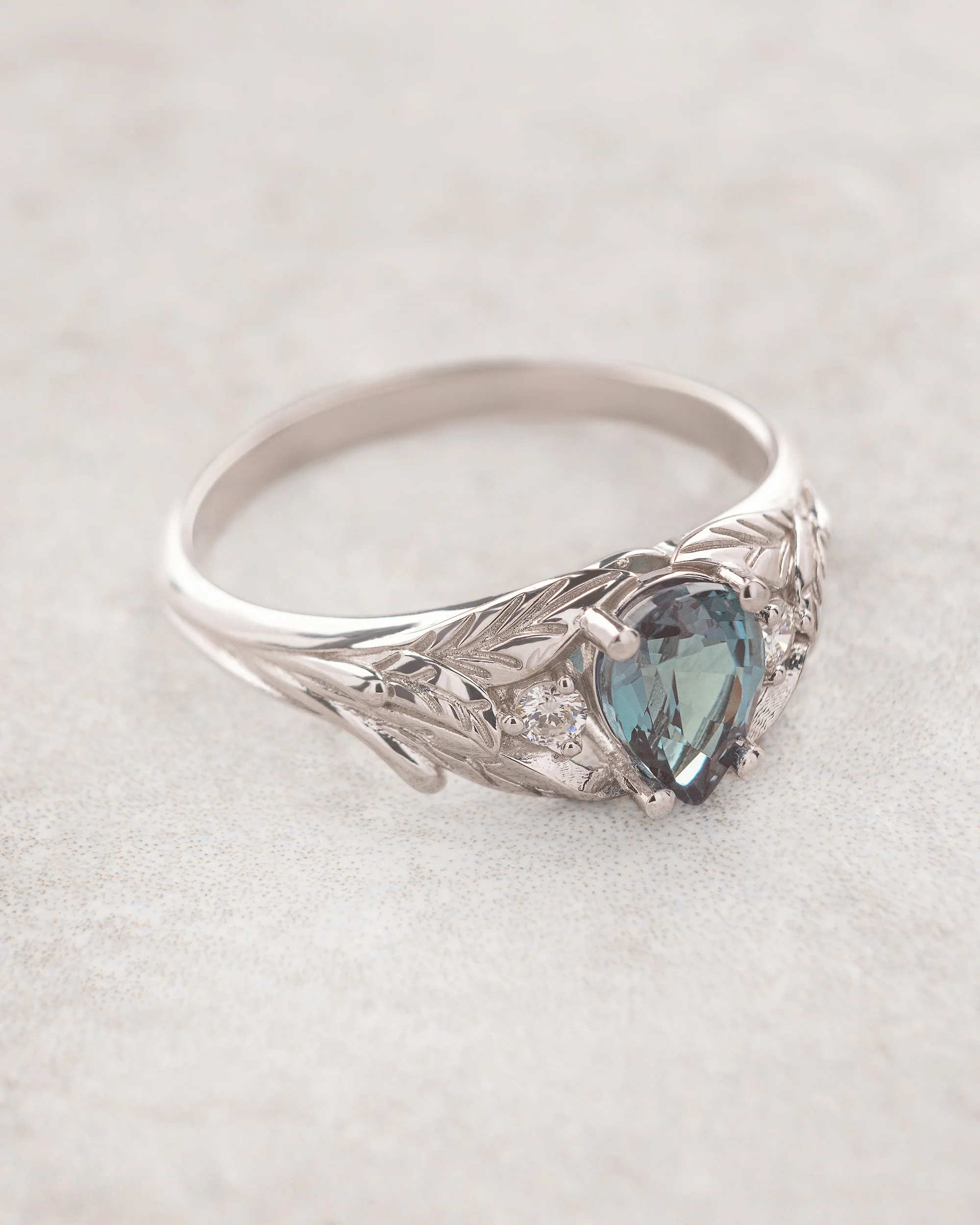 Bridal ring set with alexandrite and diamonds / Wisteria - Image 6