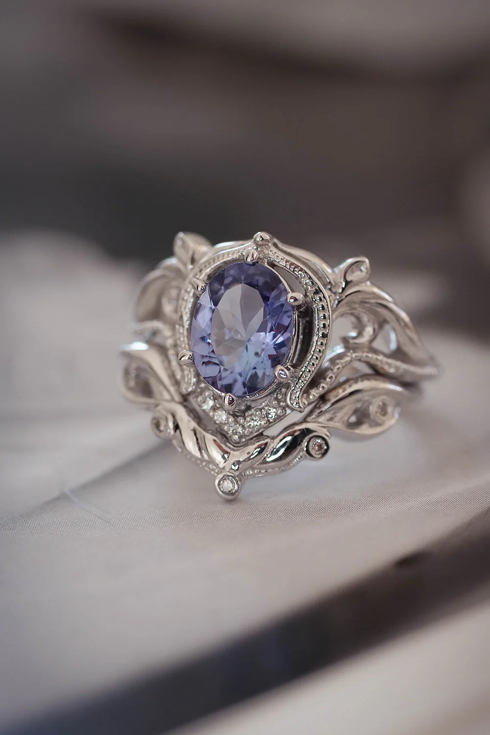 Bridal ring set with lavender tanzanite & diamonds / Lida oval - Image 2