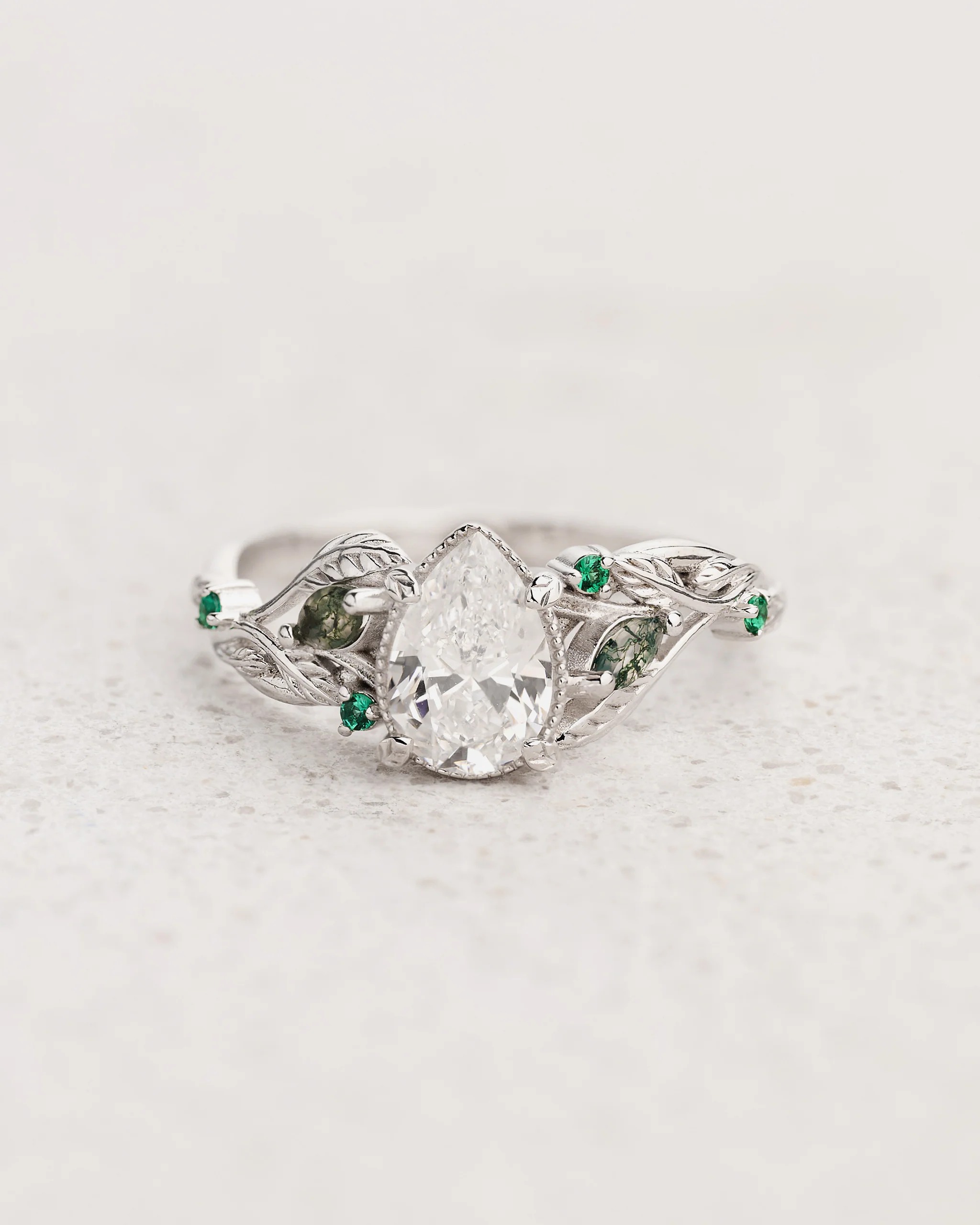 Bridal Set with Pear-cut Diamond, Moss Agates and (Lab-grown) Emeralds / Patricia - Image 5