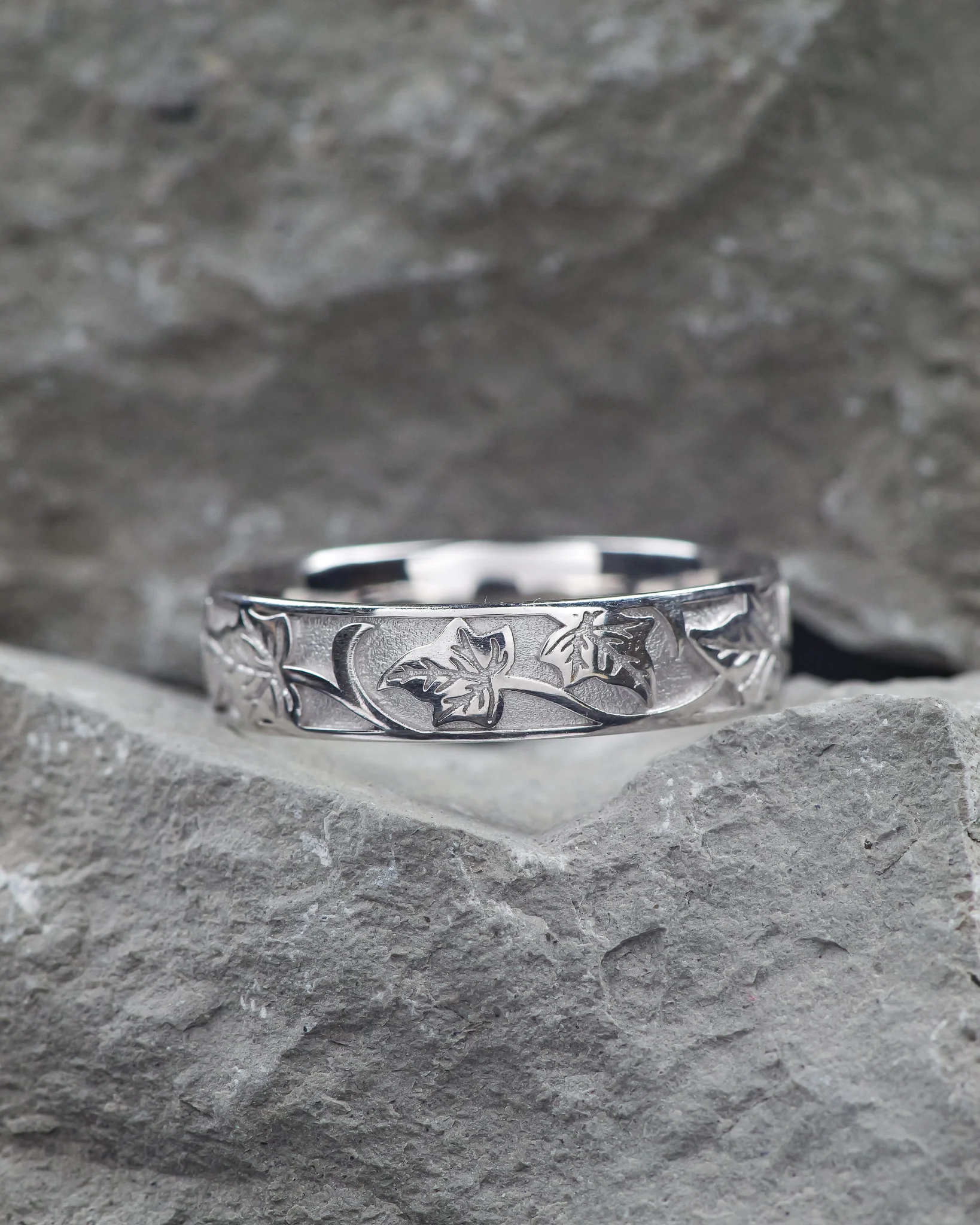 Carved leaves wedding band, ivy ring, 5 mm wide band - Image 4