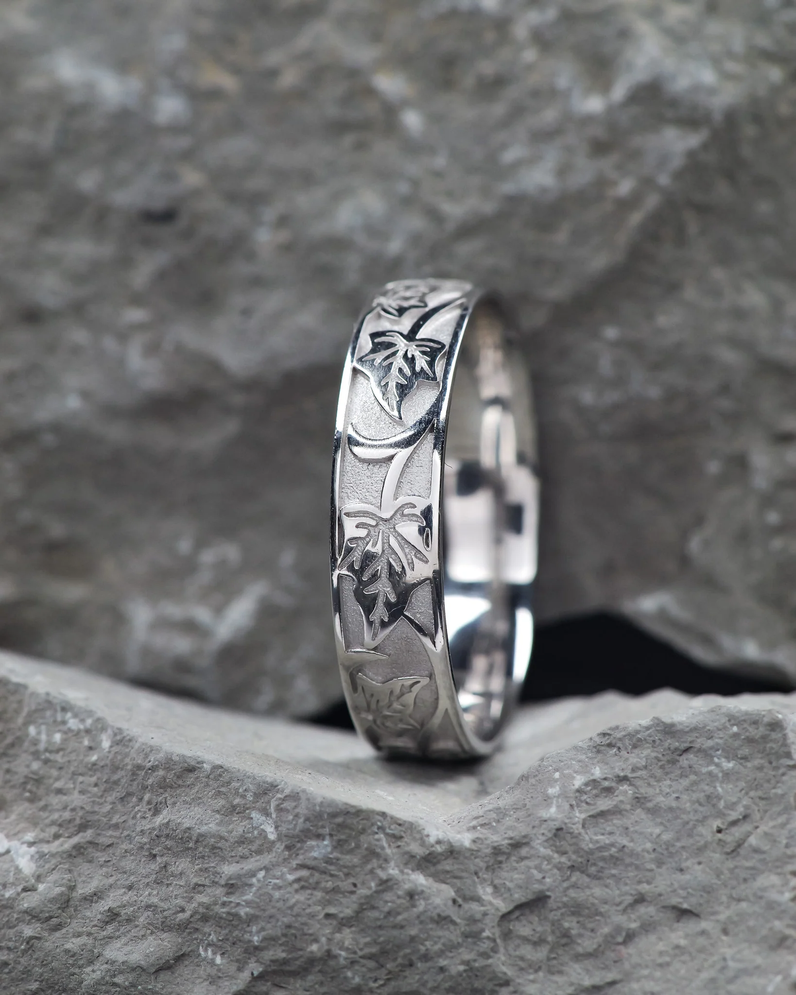 Carved leaves wedding band, ivy ring, 5 mm wide band - Image 6