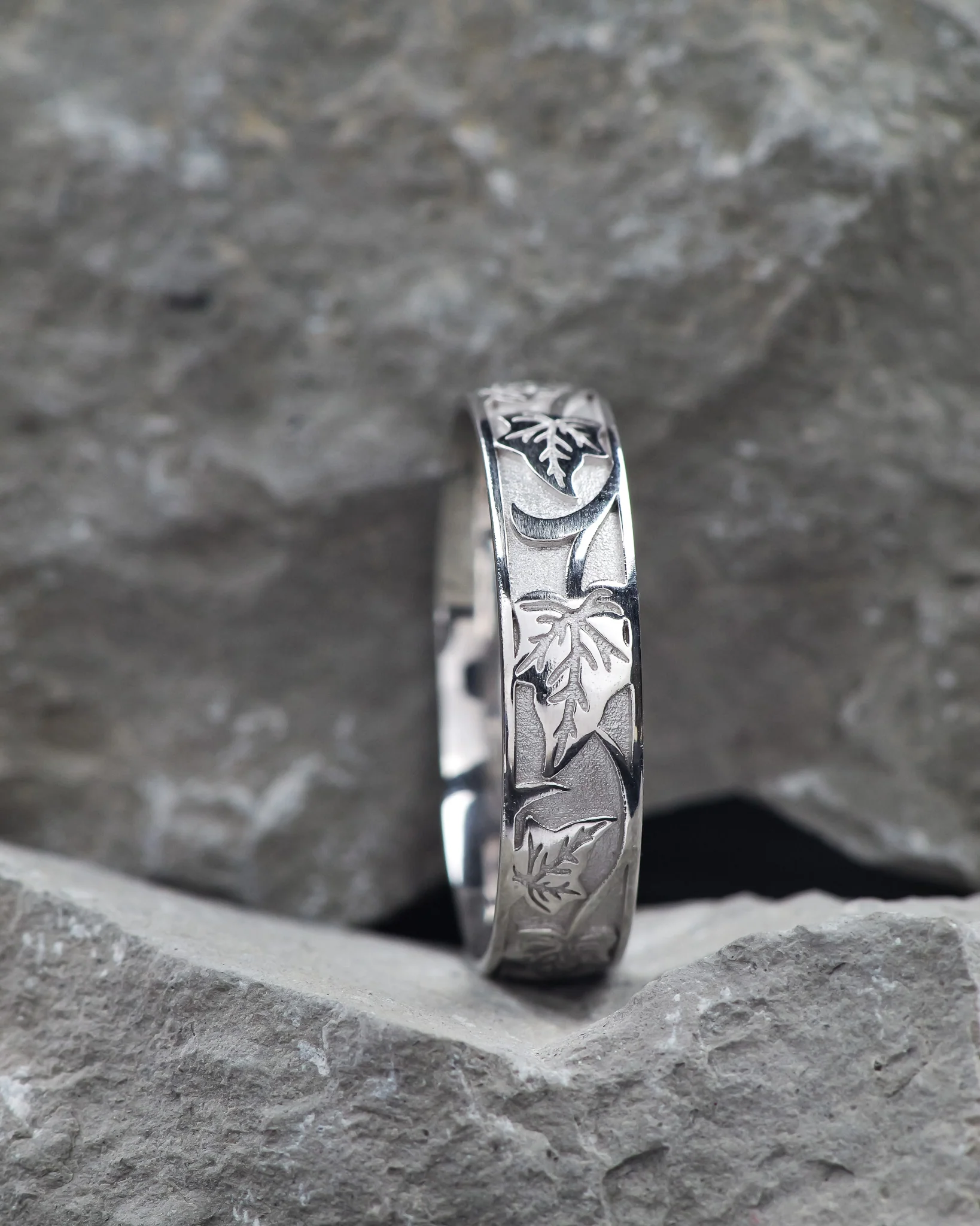 Carved leaves wedding band, ivy ring, 5 mm wide band - Image 8