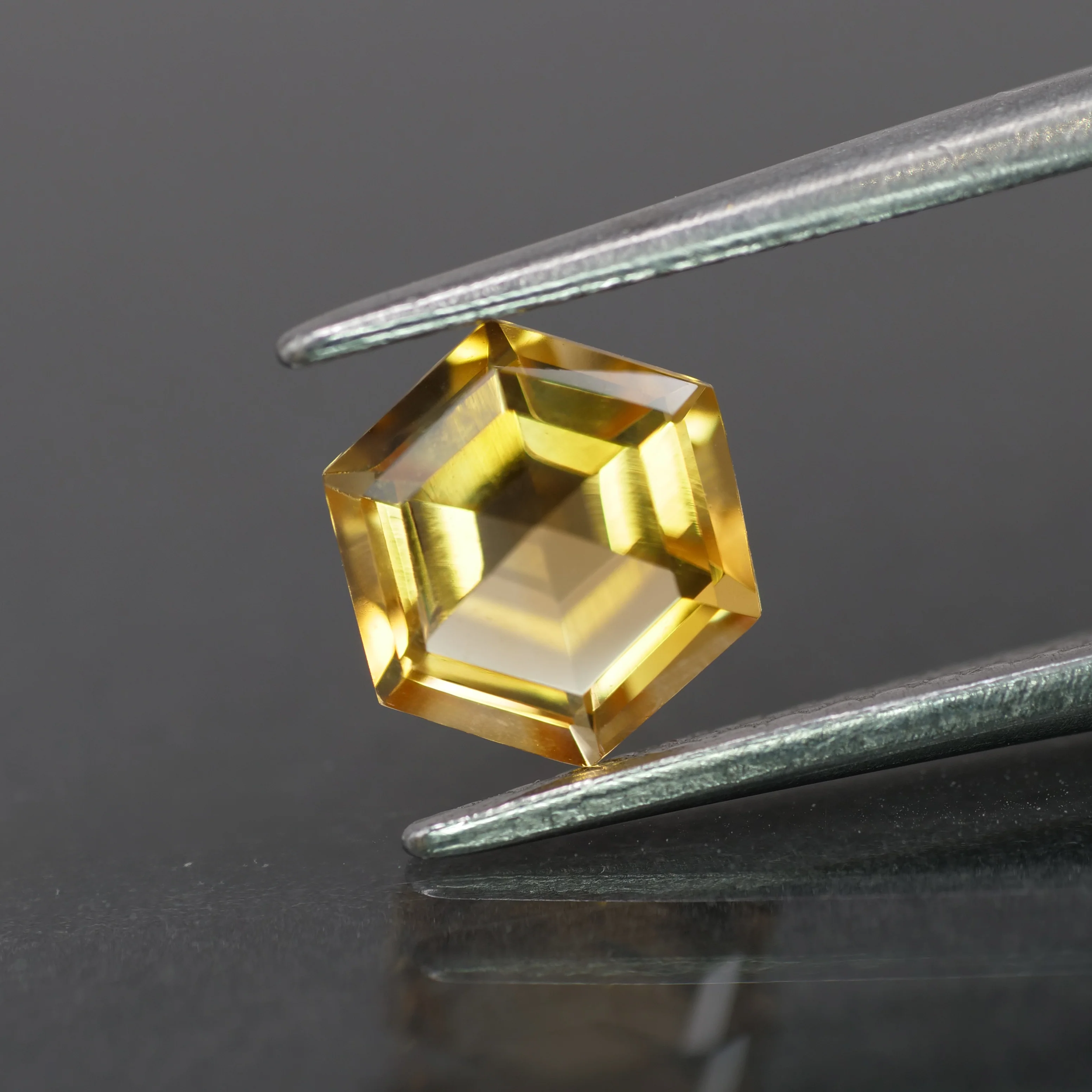 Citrine | natural, orange color, hexagon-cut, 6mm, 0.8ct