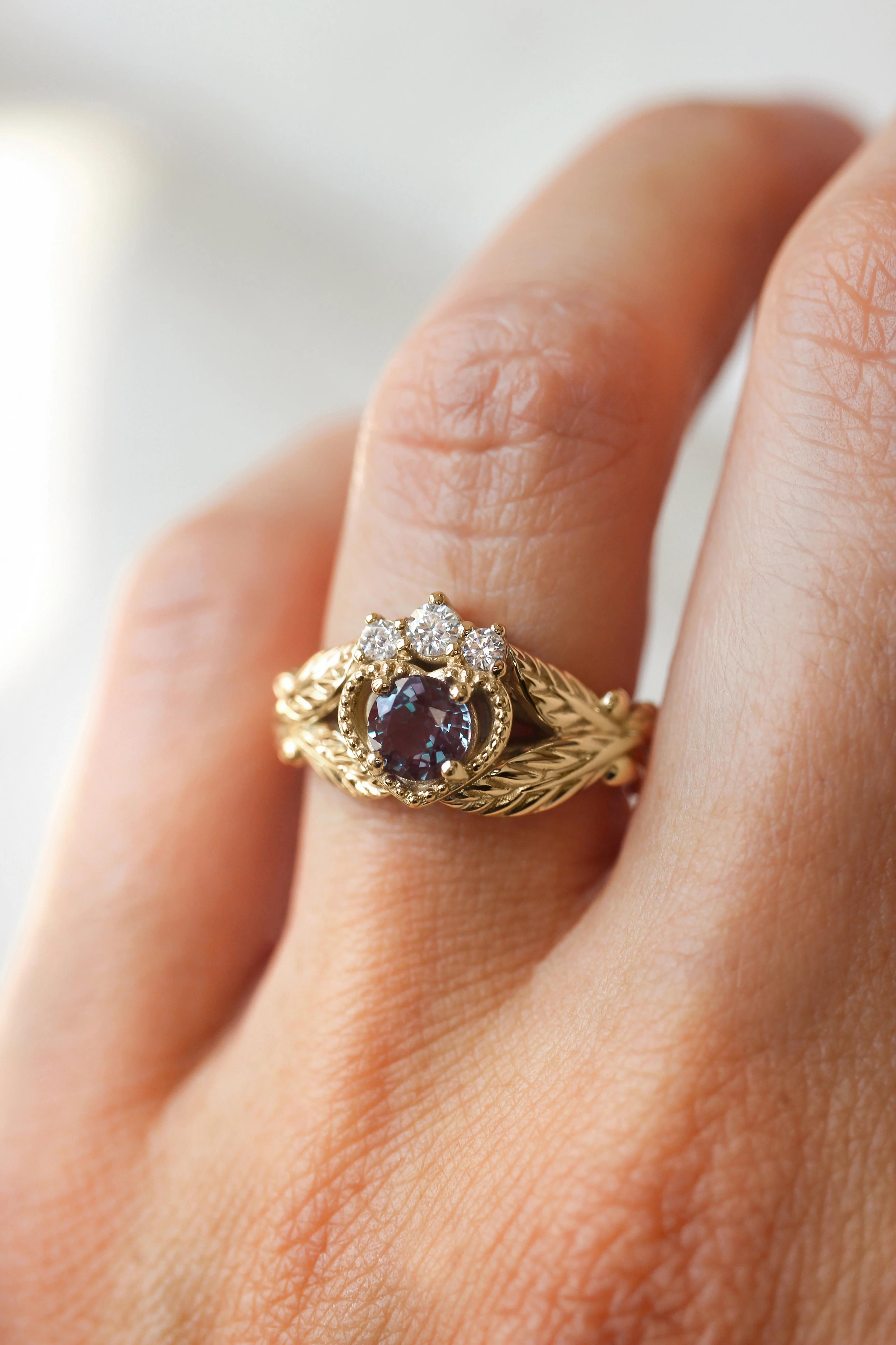 Claddagh | custom ring setting, 5 mm central gemstone - Image 4