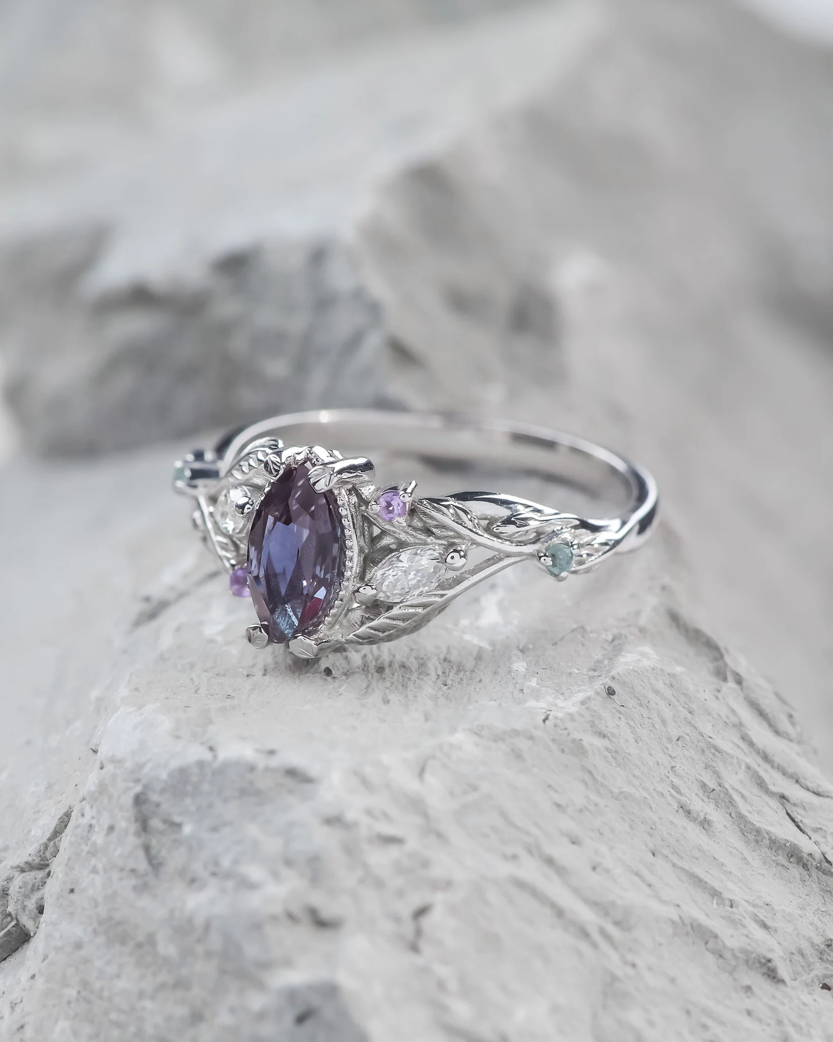 Colour changing alexandrite engagement ring, proposal ring with alexandrites, amethysts and diamonds / Patricia - Image 3