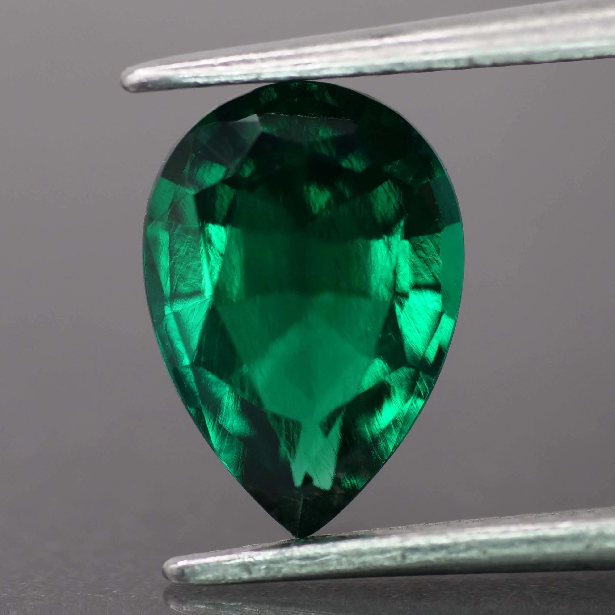 Emerald | Lab-Created Hydrothermal, pear-cut, 10x7mm, 1.8ct