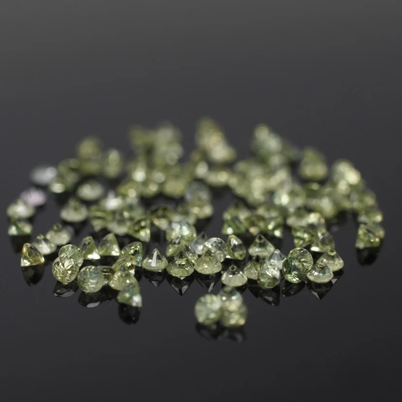 Custom order: Patricia ring with a central lab-grown diamond, accent sapphires and peridots - Image 4