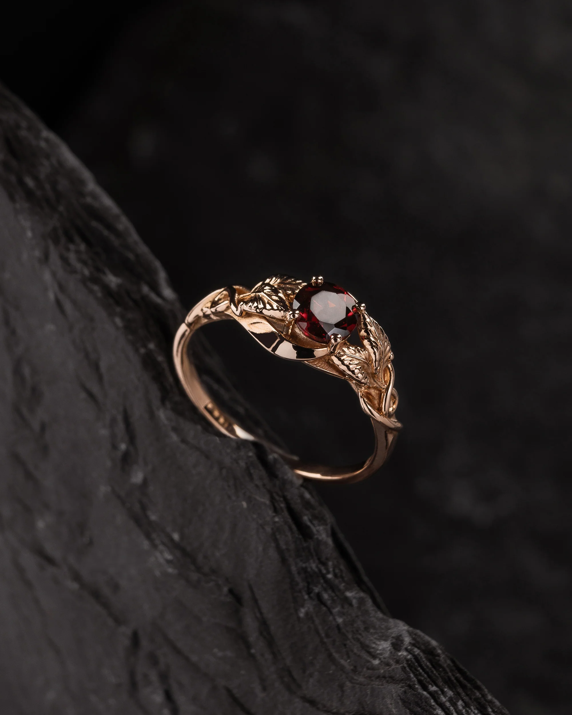 Red garnet engagement ring / Azalea - Image 4