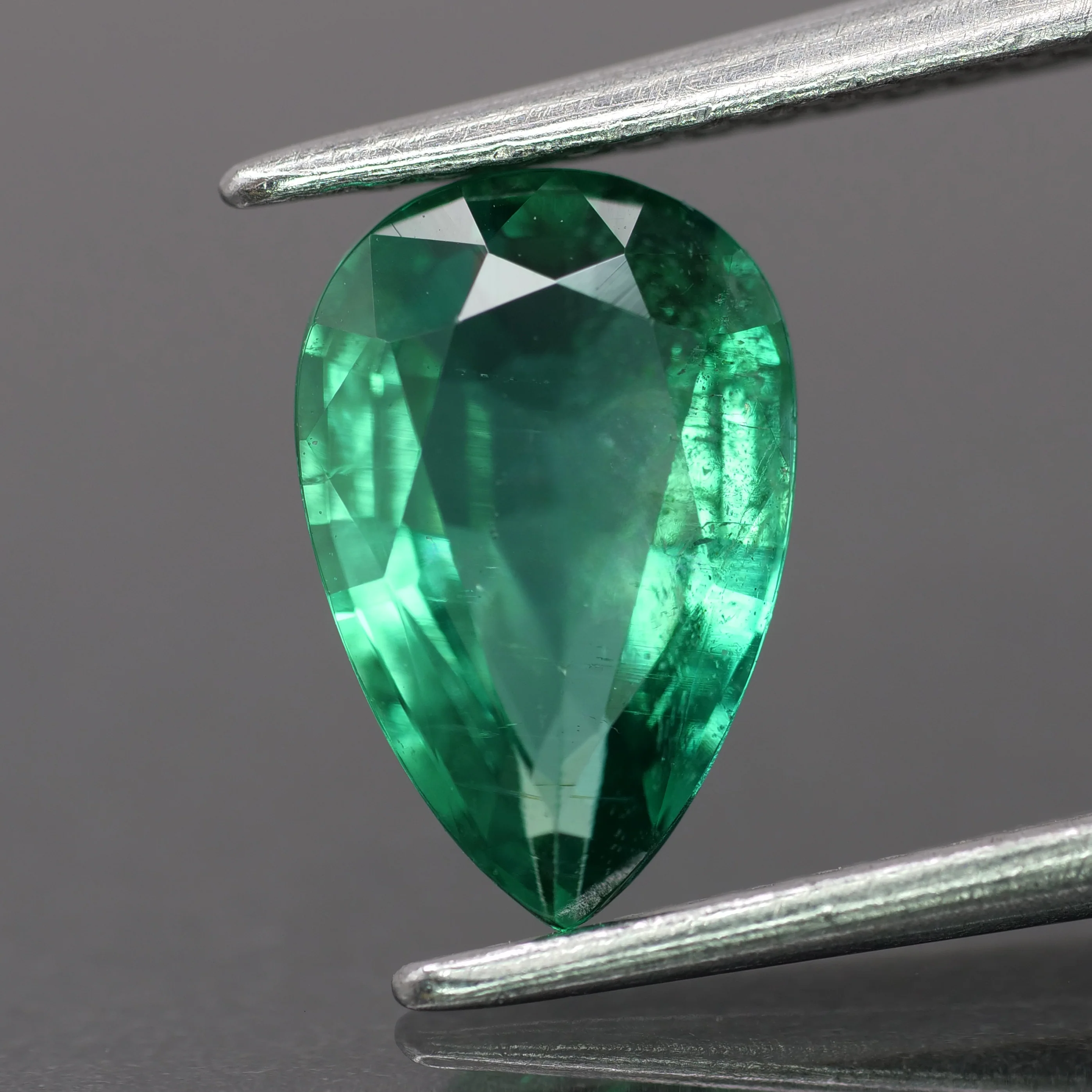 Emerald | IGI certified | natural, deep bluish green color, pear-cut, 9x6mm, 1.21ct, Zambia