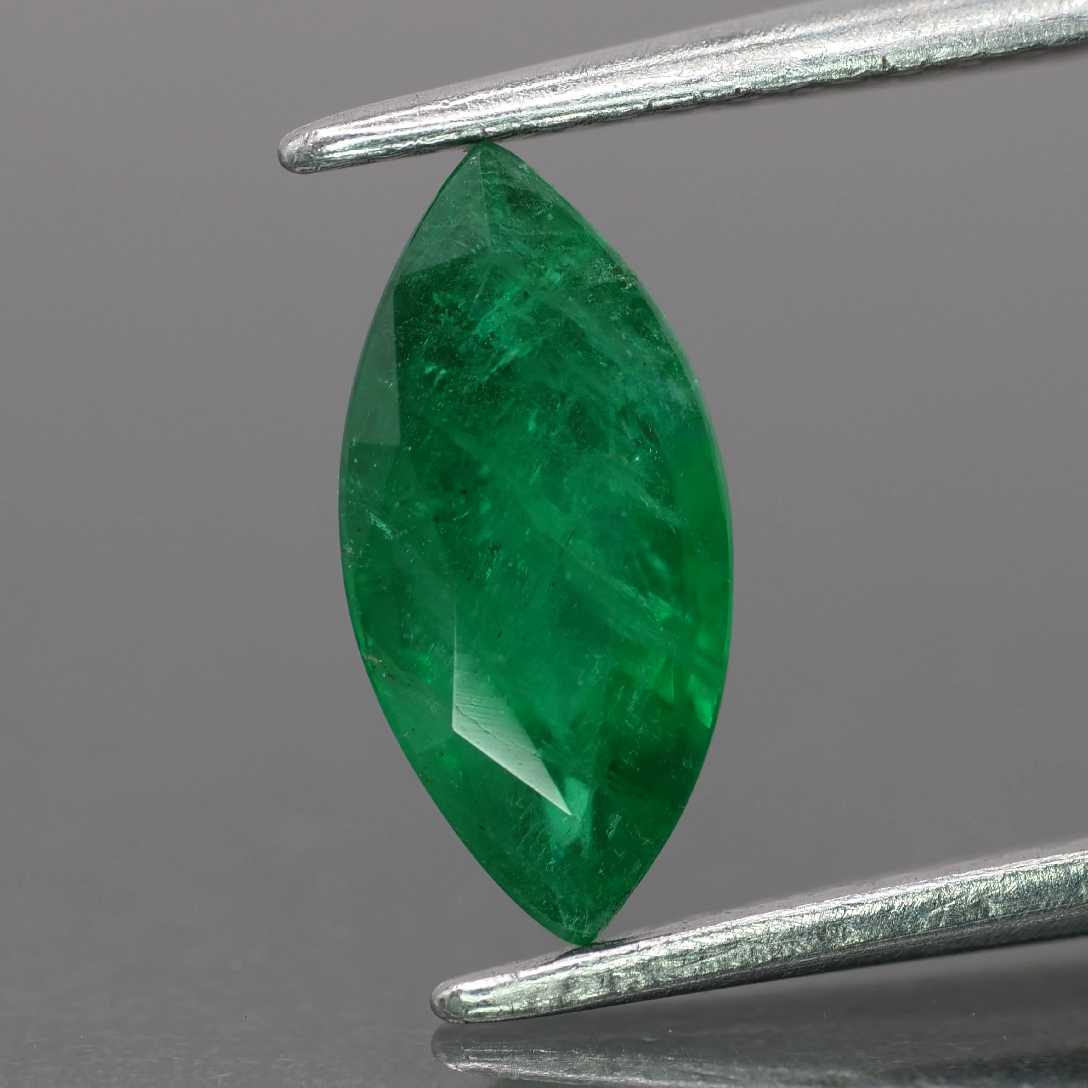 Emerald | natural, deep green color, marquise-cut, 10x5mm, 0.9ct