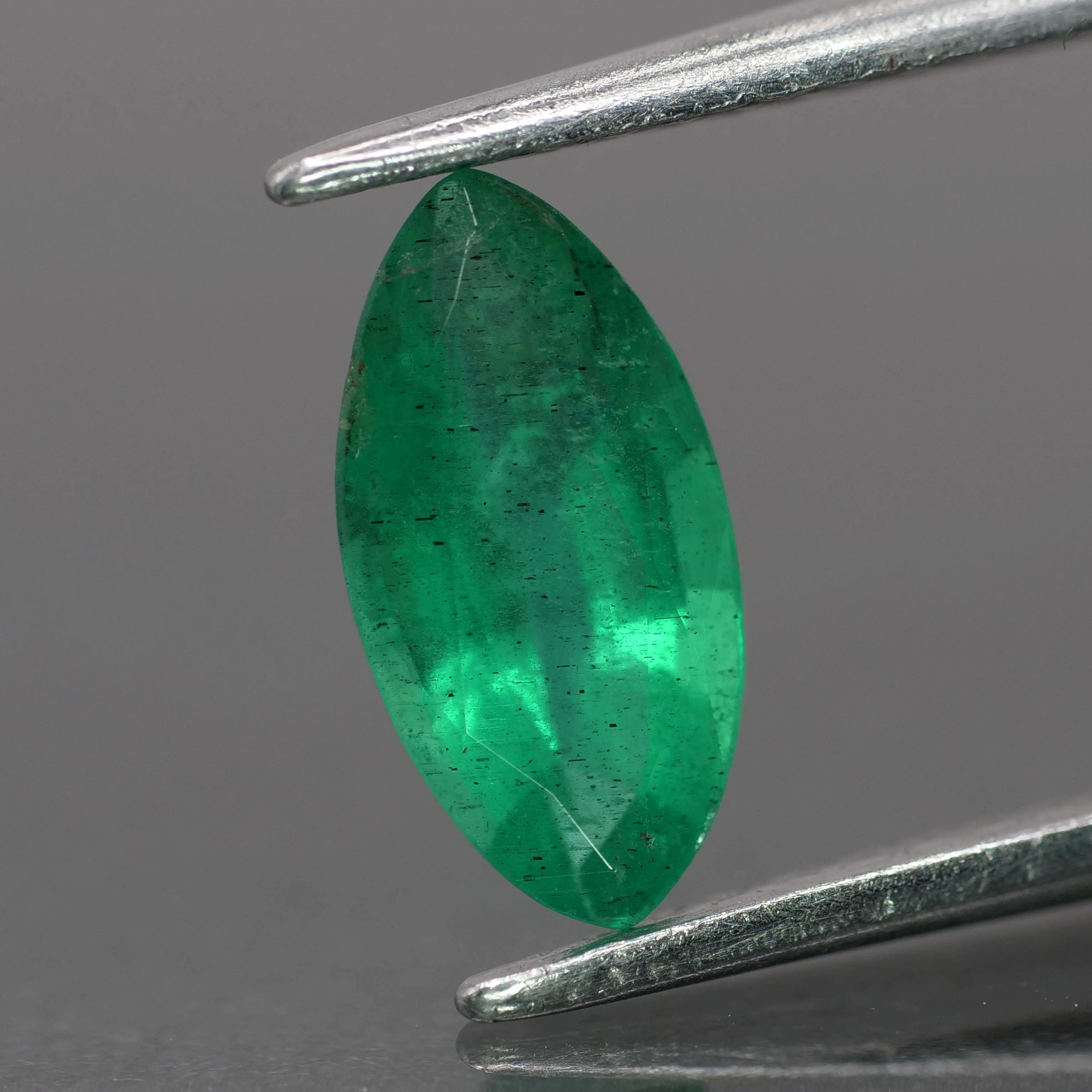 Emerald | natural, green color, marquise-cut, 9x4.5mm, 0.7ct