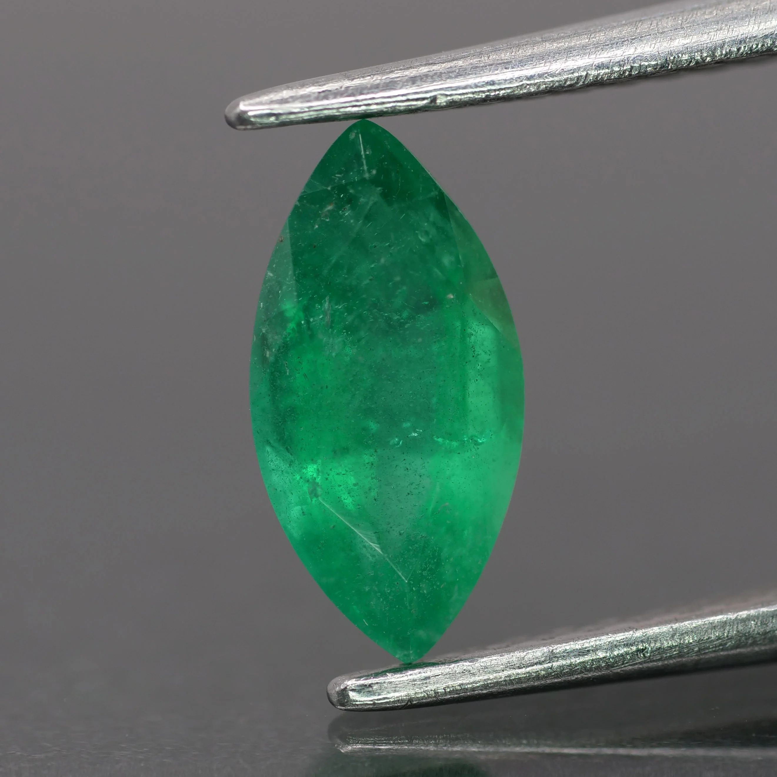 Emerald | natural, green color, marquise-cut, *9x4.5mm, 0.8ct