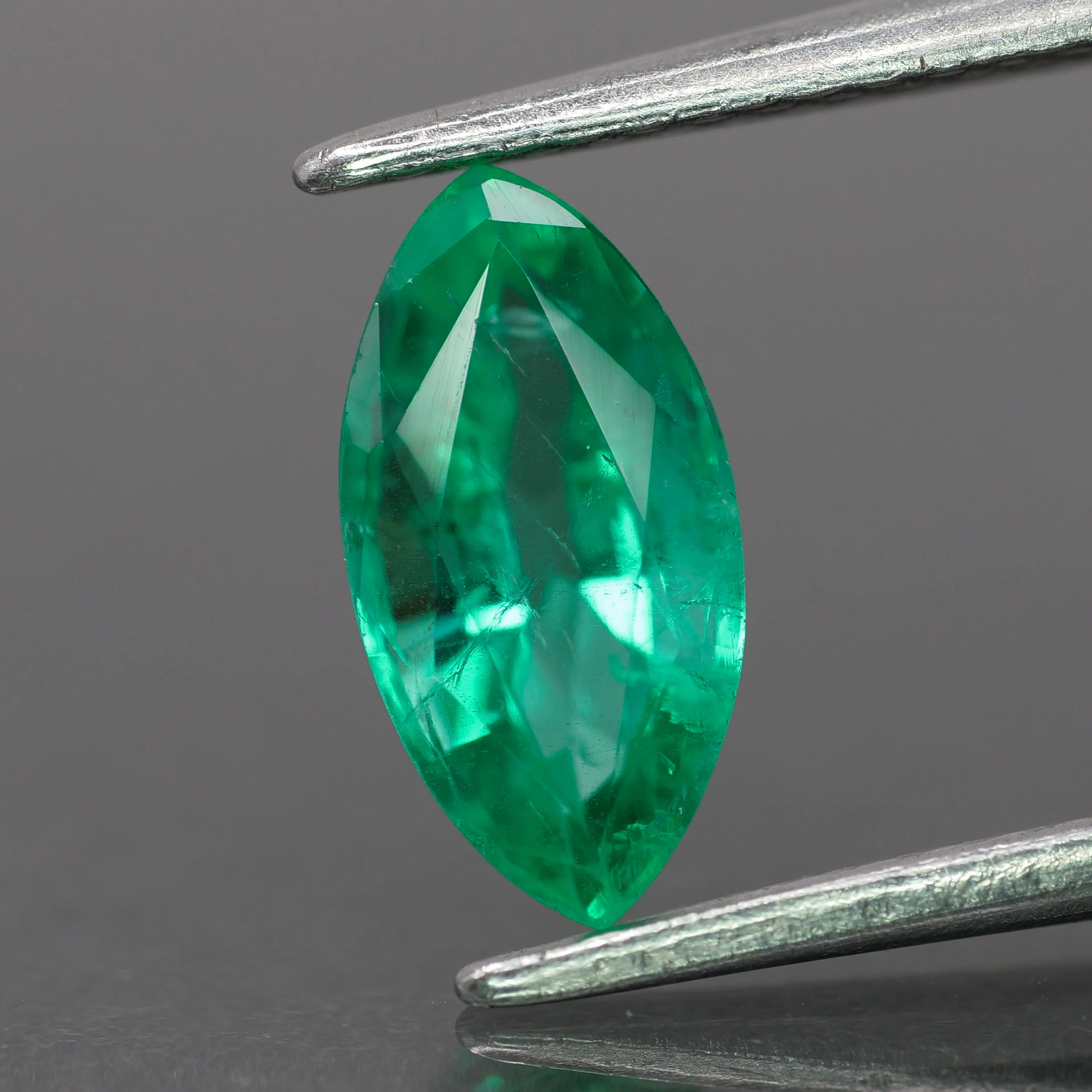 Emerald | natural, green color, marquise-cut, *9x4.5mm, 1ct
