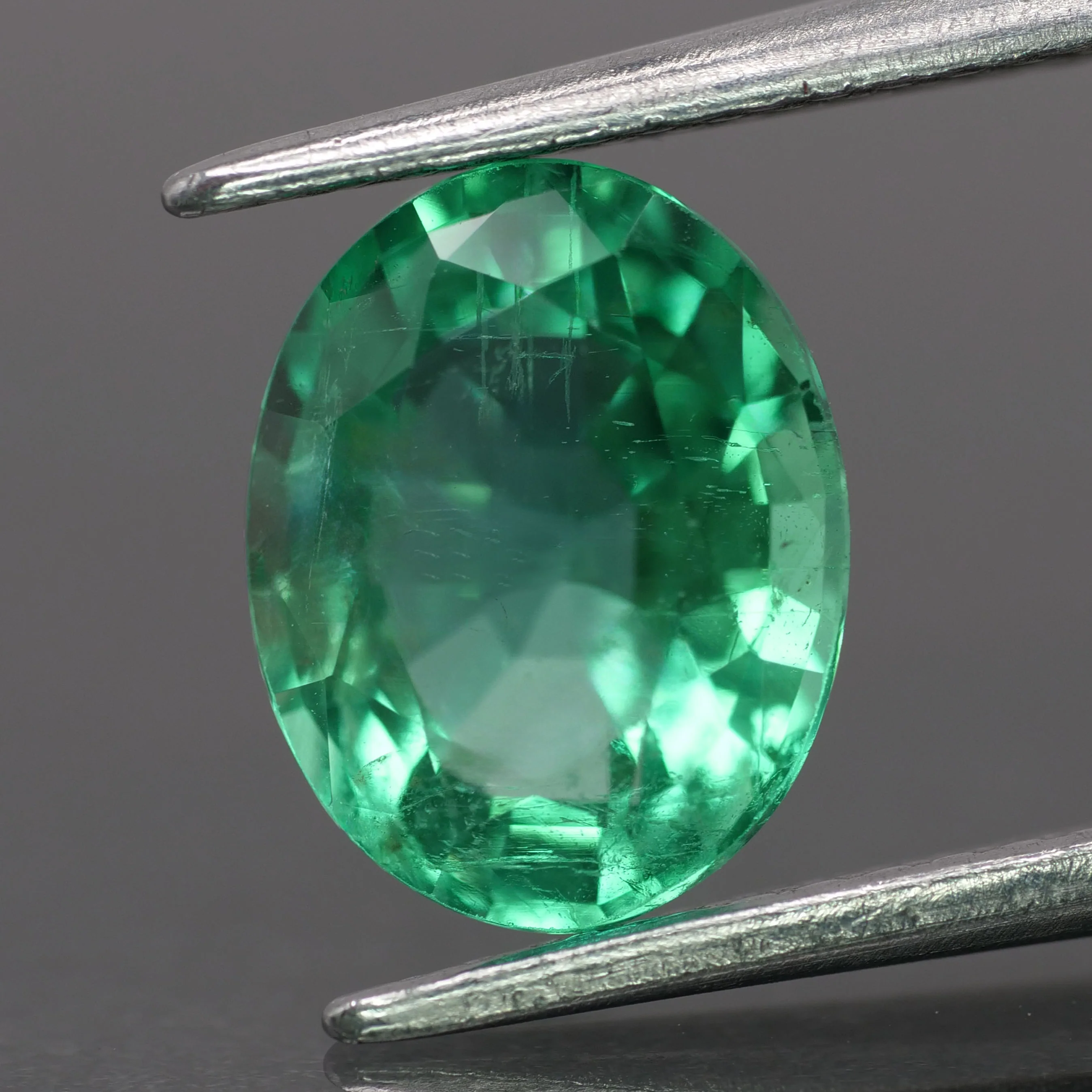 Emerald | natural, green color, oval-cut, *9x7mm, 1.7ct