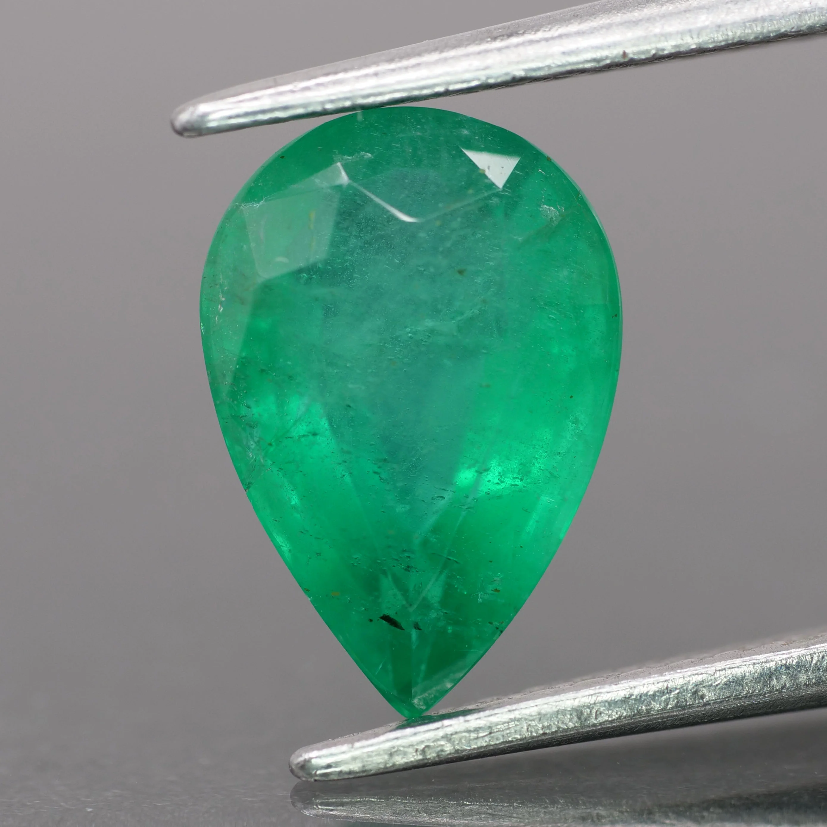Emerald | natural, green color, pear-cut, *10x7mm, 1.8ct