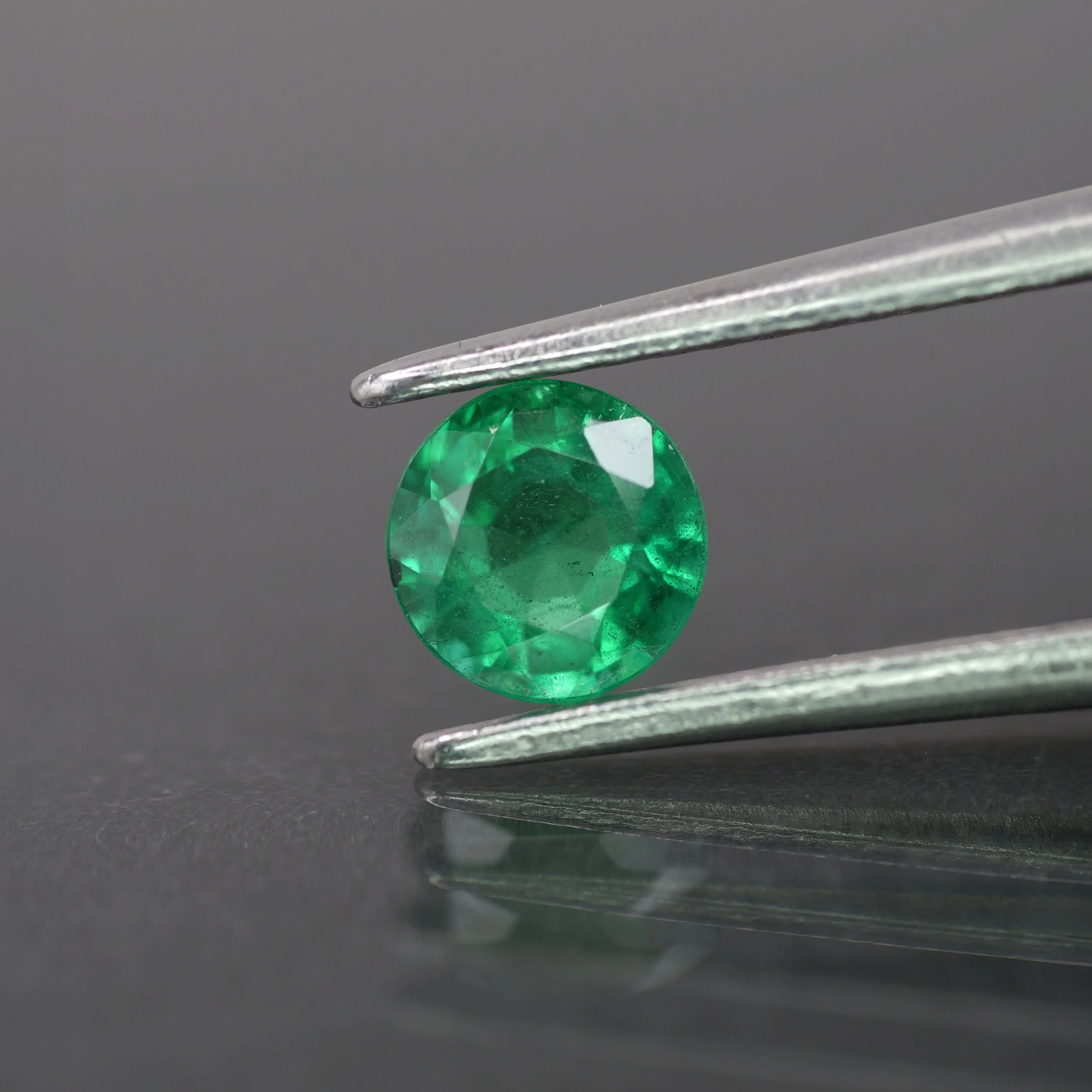 Emerald | natural, green color, round-cut, 5mm, *0.4ct
