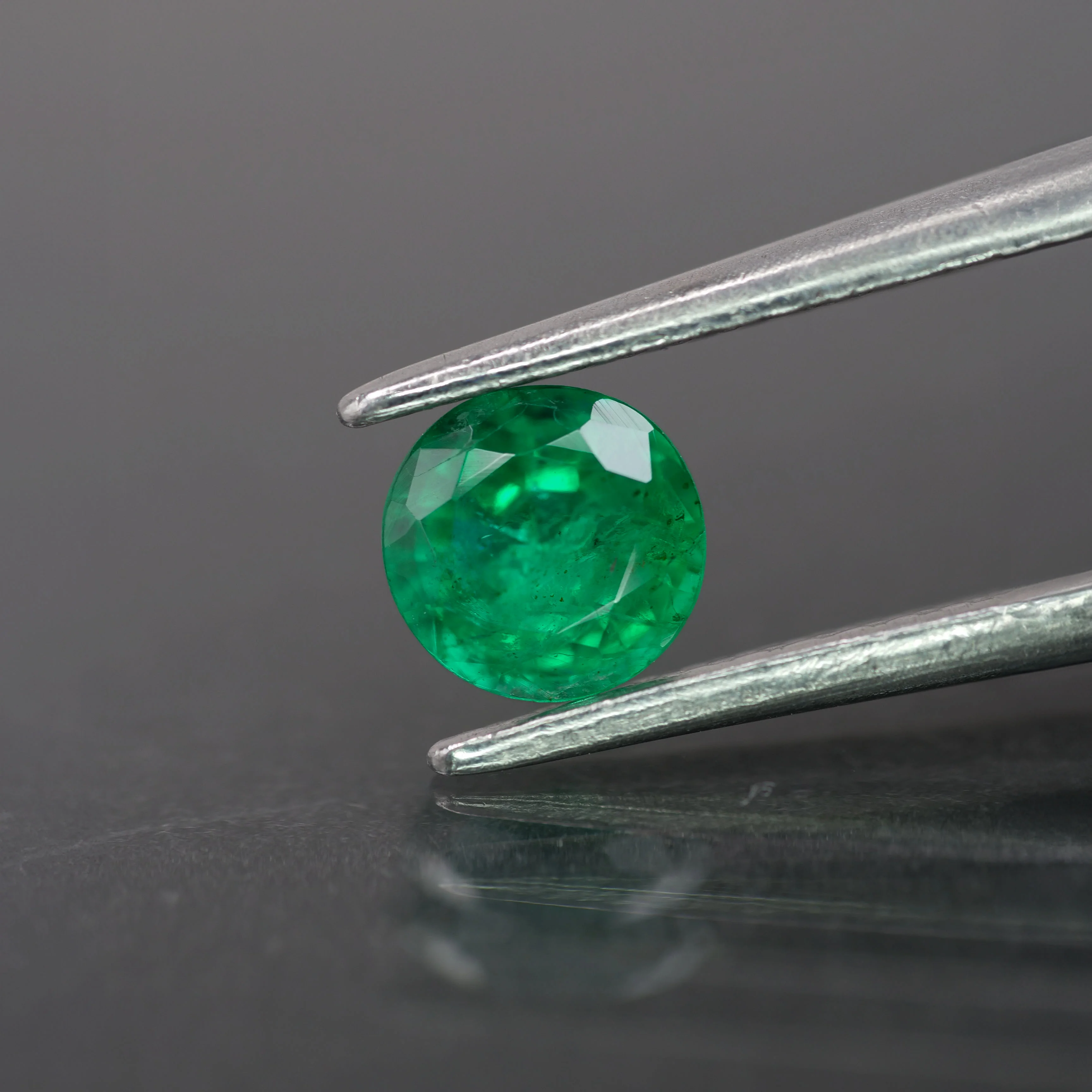 Emerald | natural, green color, round-cut, 5mm, 0.4ct