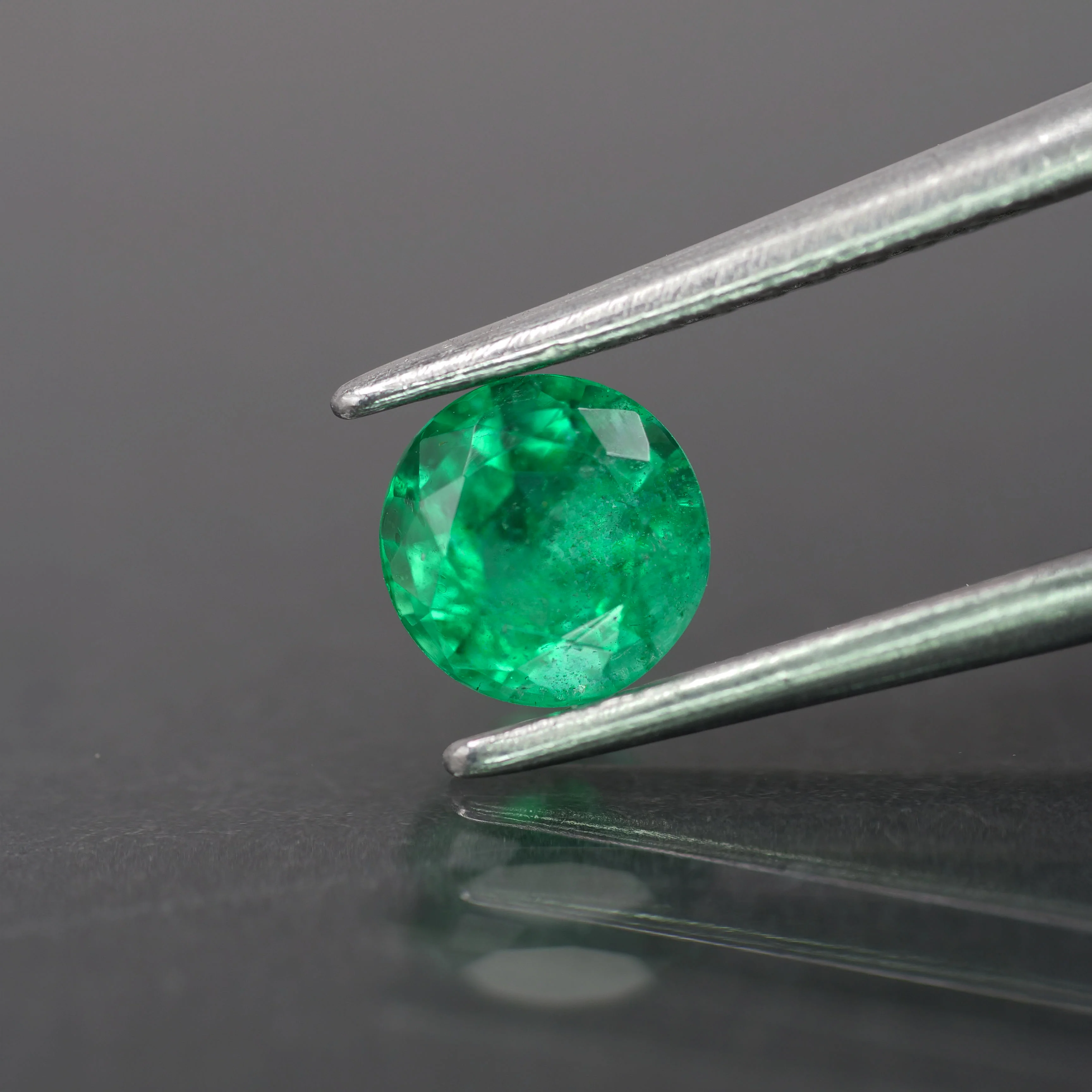 Emerald | natural, green color, round-cut, 5mm, 0.4ct