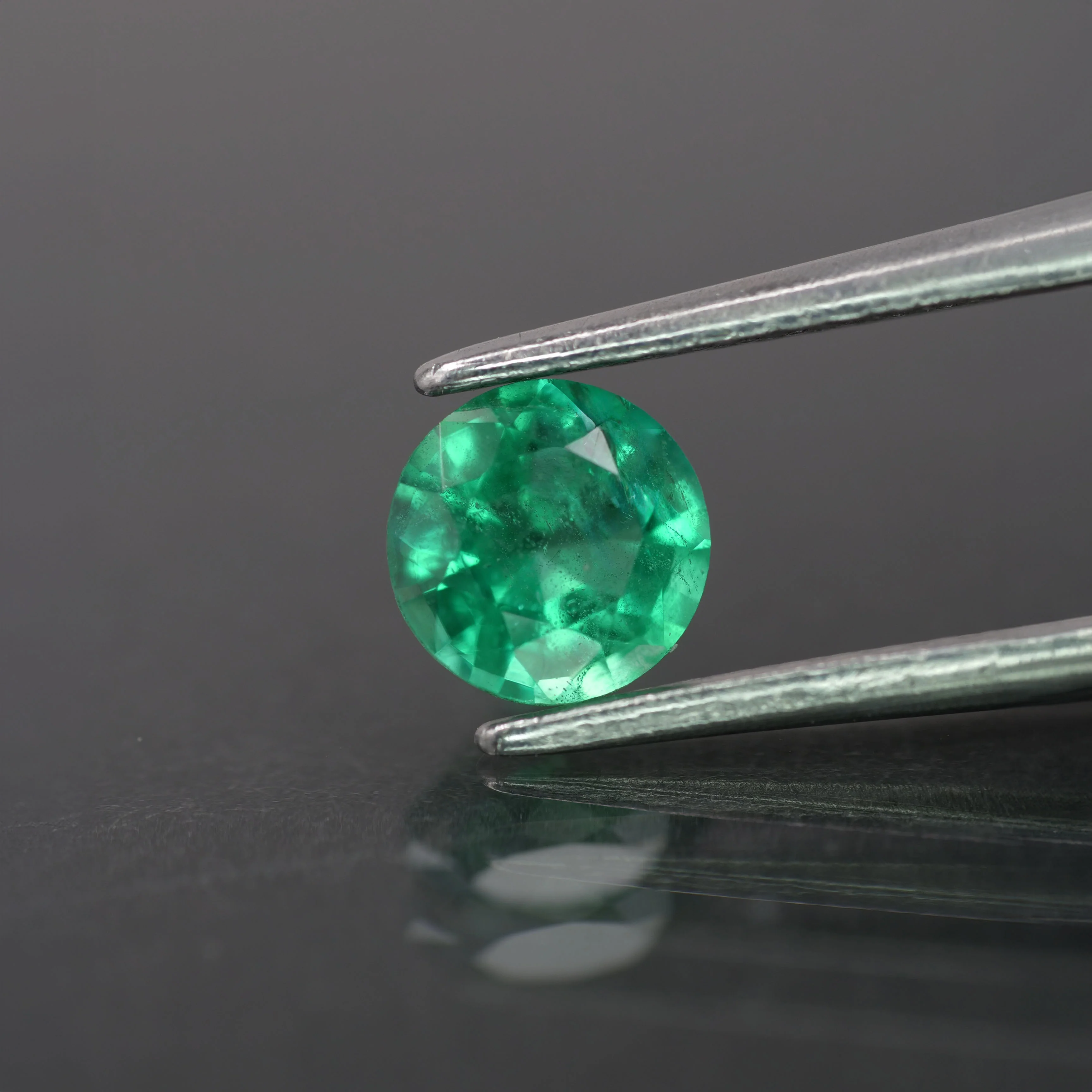 Emerald | natural, green color, round-cut, 5mm, 0.5ct