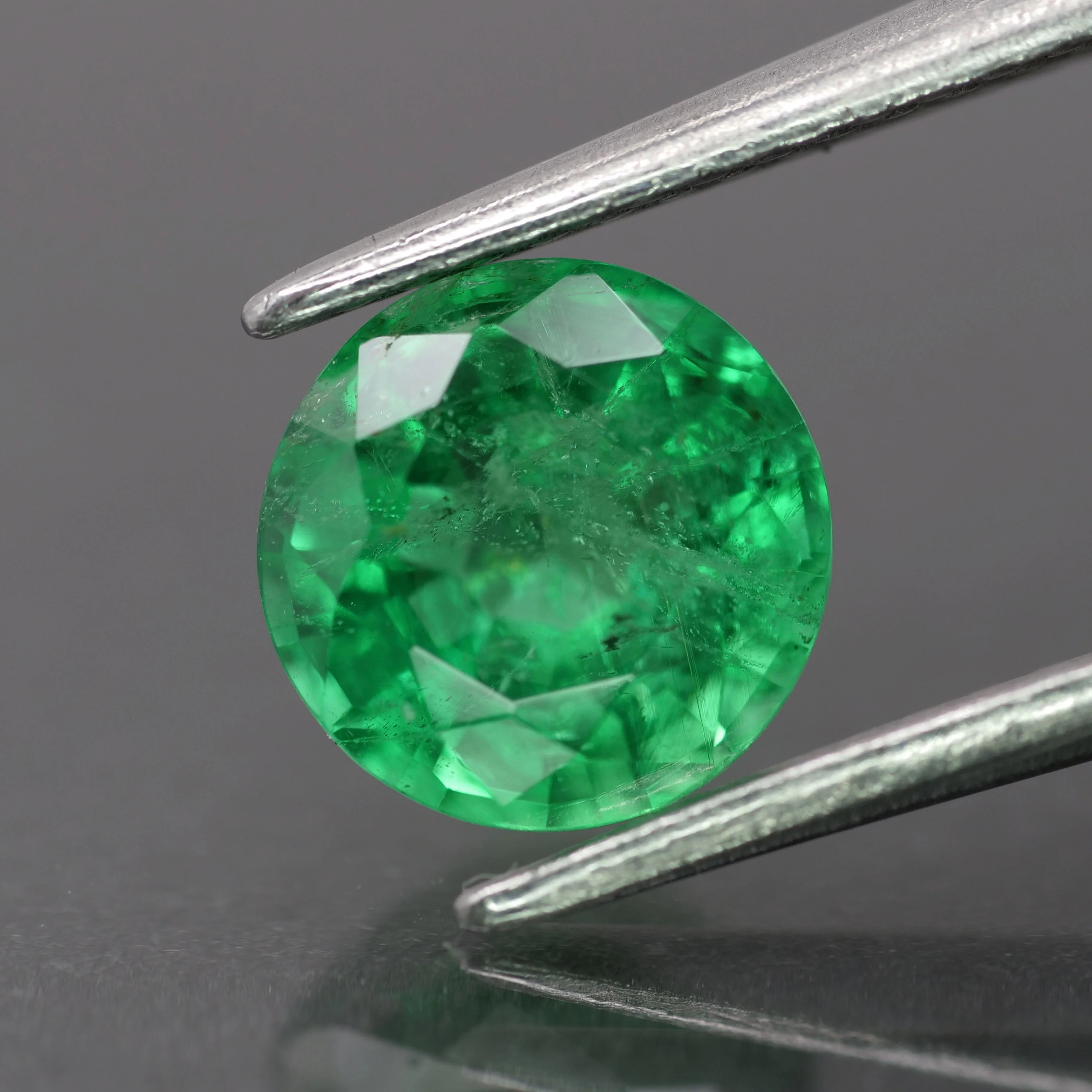 Emerald | natural, green color, round-cut, *7mm, 1.1ct