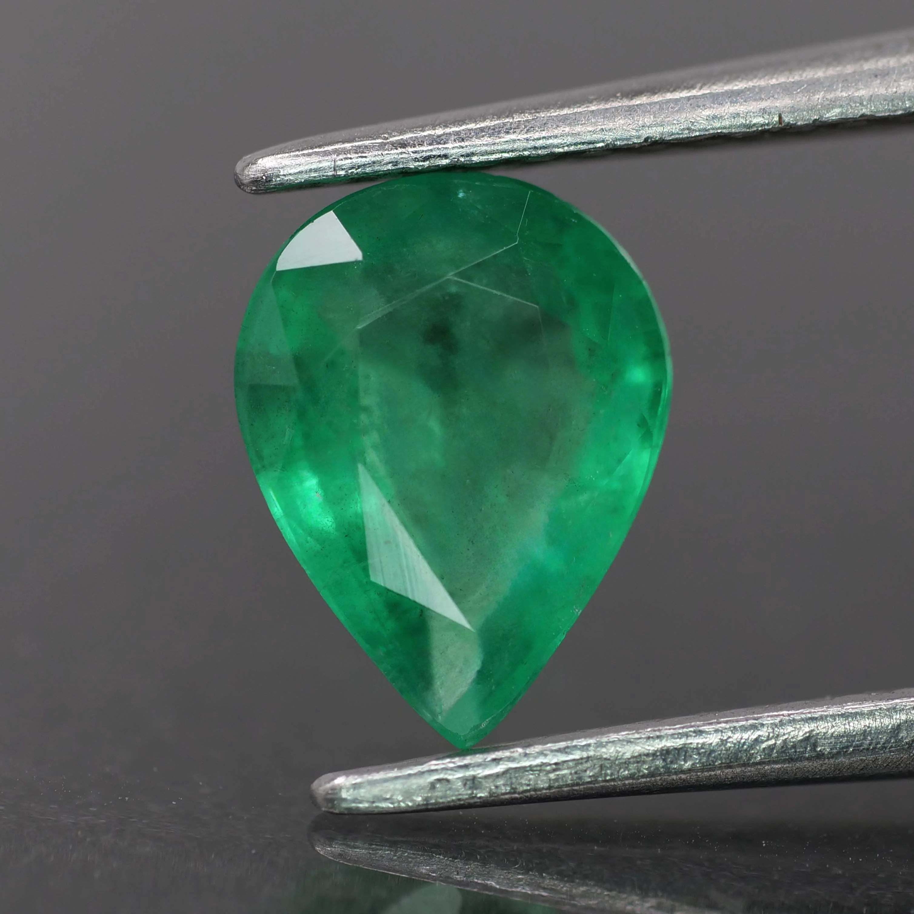 Emerald | natural, green color, pear-cut, *8x6mm, 1ct, Zambia