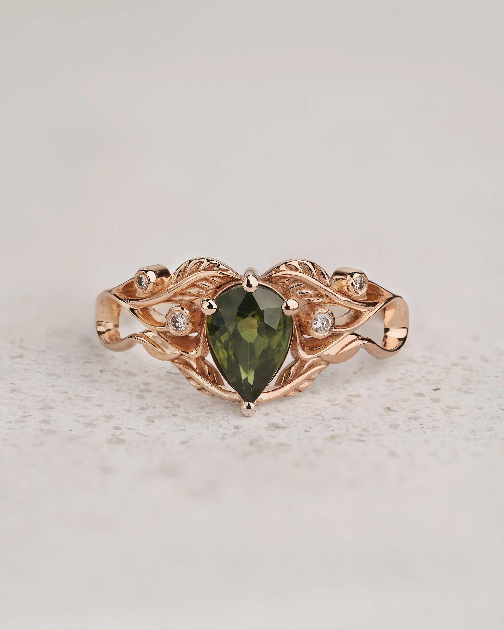 Engagement Ring with (Natural) Green Sapphire in Art Nouveau Style / Callisto