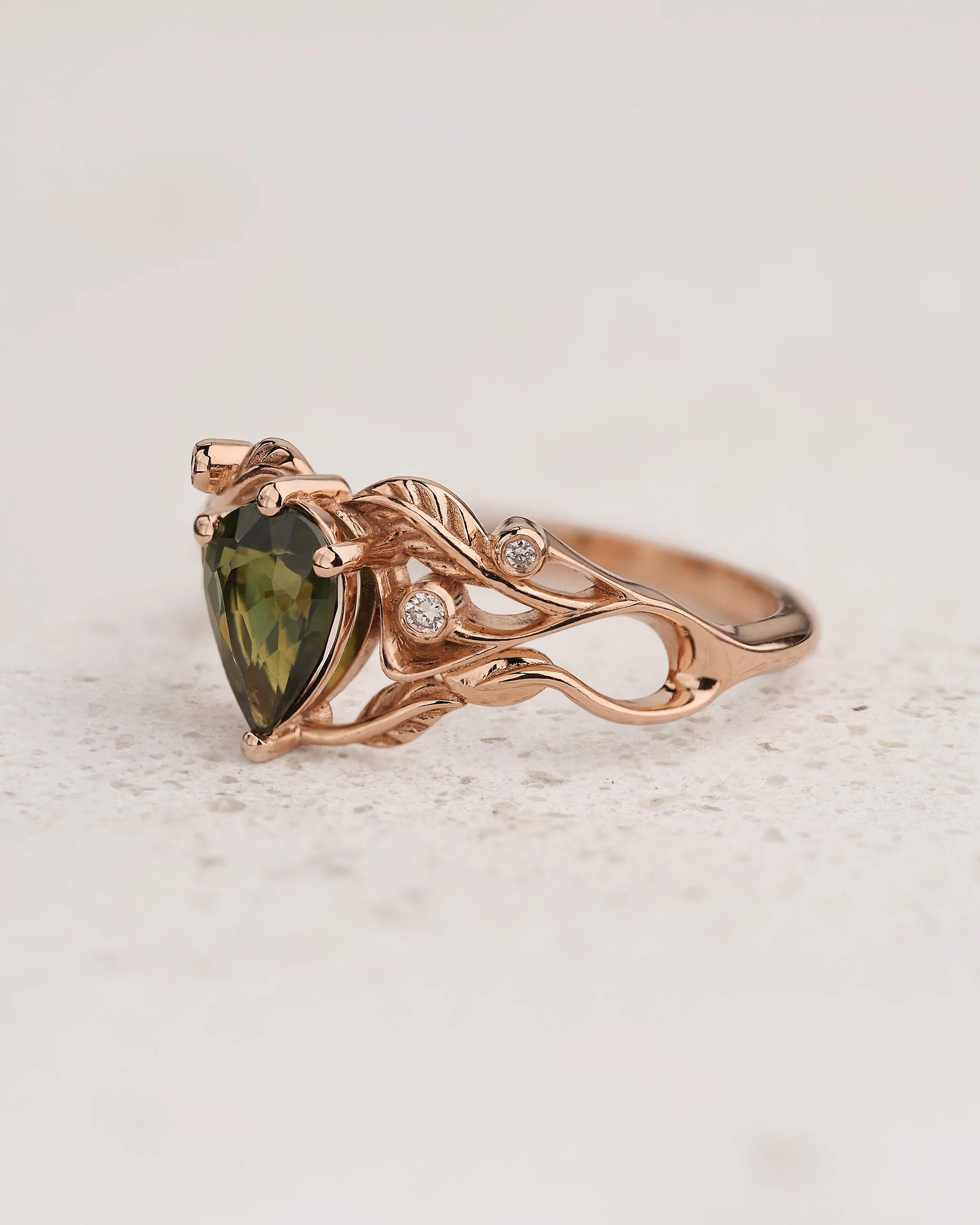 Engagement Ring with (Natural) Green Sapphire in Art Nouveau Style / Callisto - Image 2