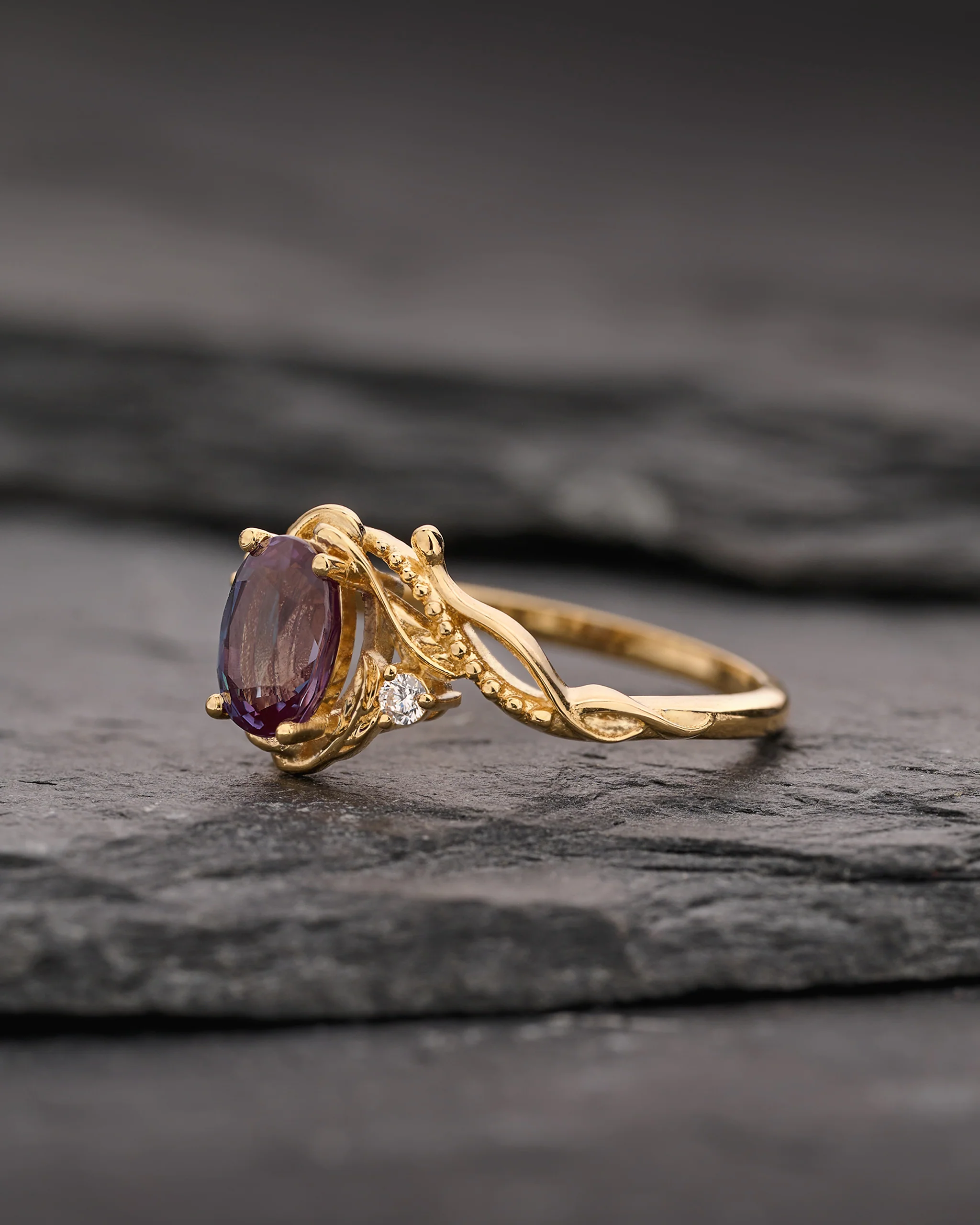 Engagement Ring with Oval Color-changing Alexandrite / Undina - Image 2