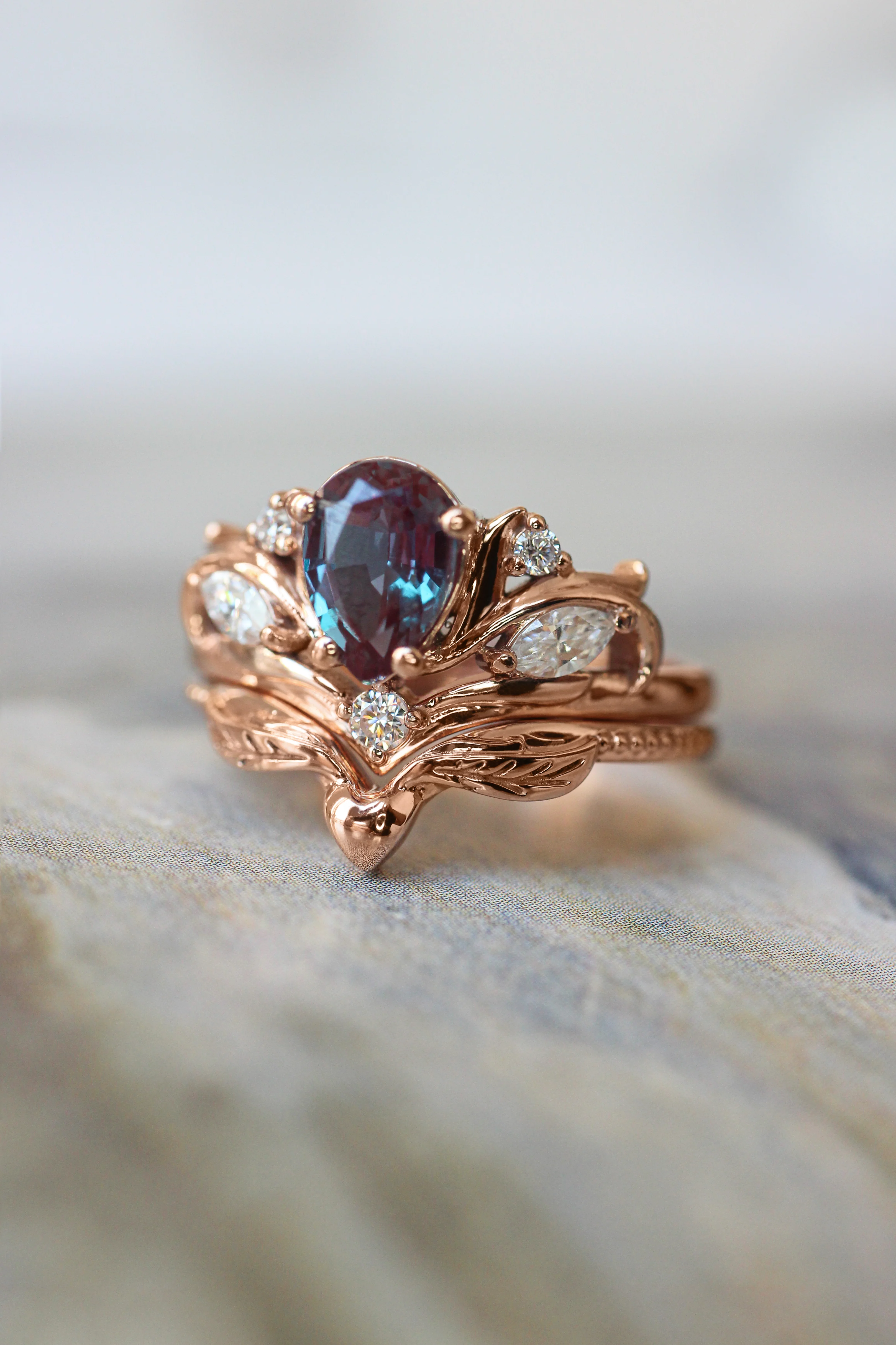Engagement ring with pear cut alexandrite, without matching band / Swanlake - Image 4