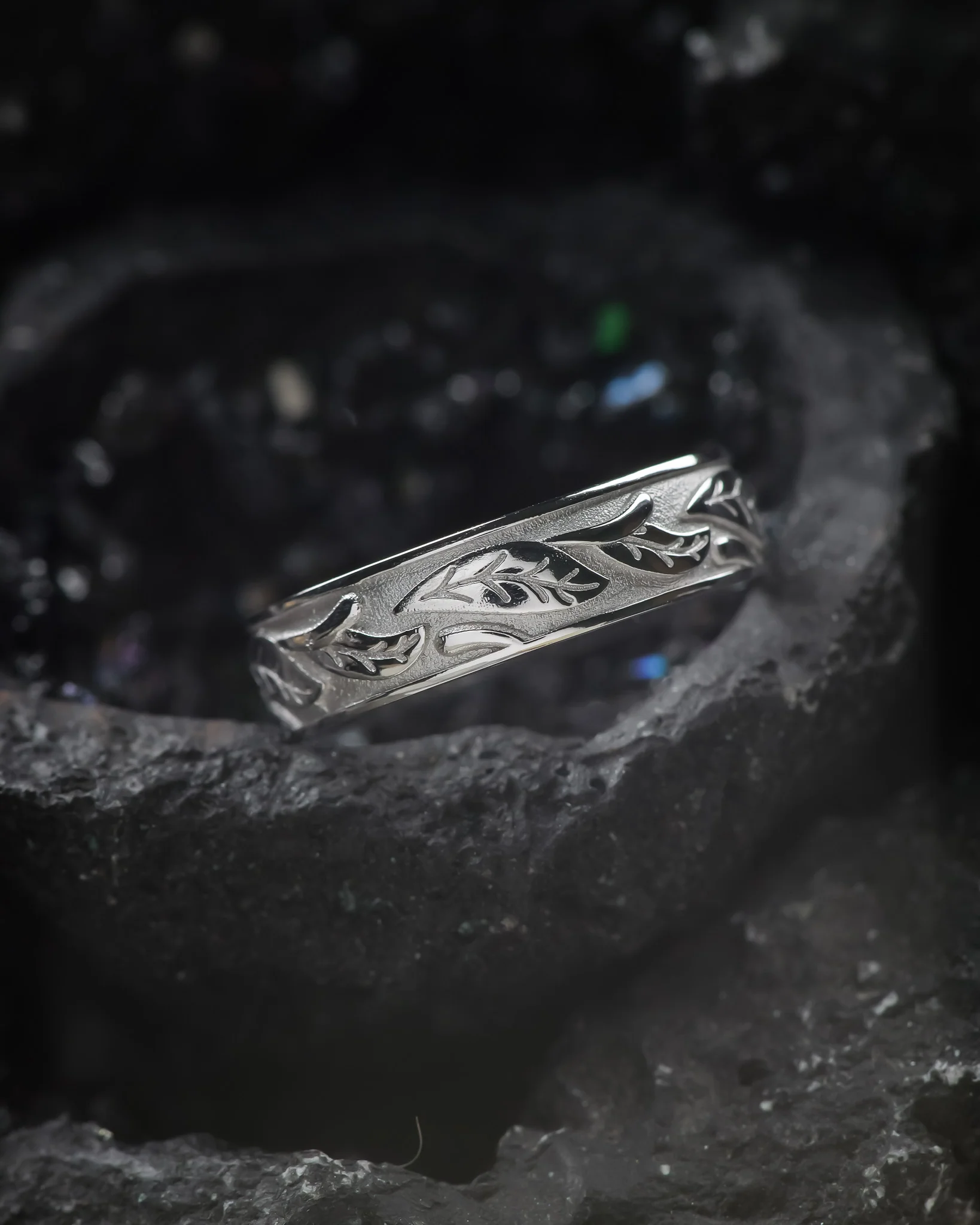 Leaf pattern wedding band, unisex ring / Wisteria & Amelia - Image 2