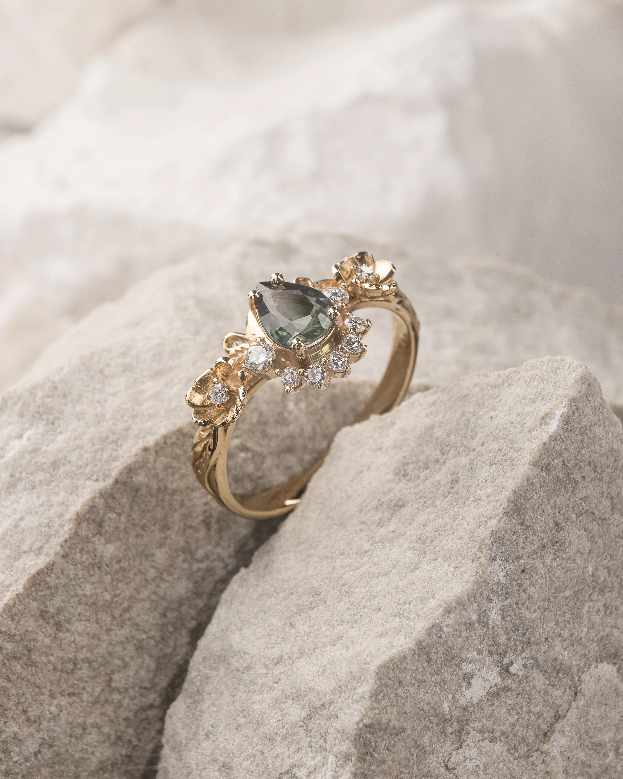 Faerie bridal ring set with green sapphire and floral design / Adelina - Image 6
