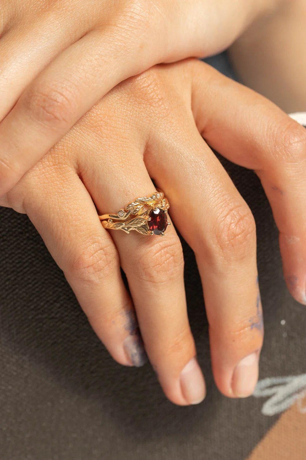 Garnet gold leaves engagement ring set, nature inspired bridal ring set / Freesia - Image 4