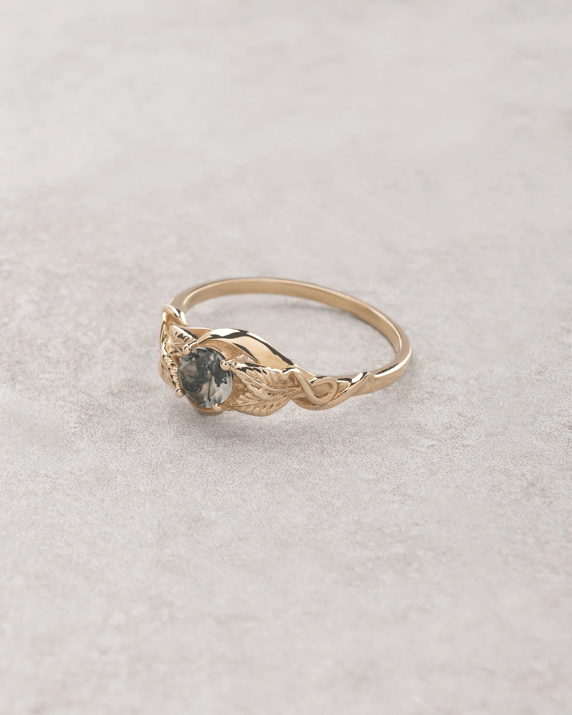Round moss agate engagement ring with golden leaves / Azalea - Image 4