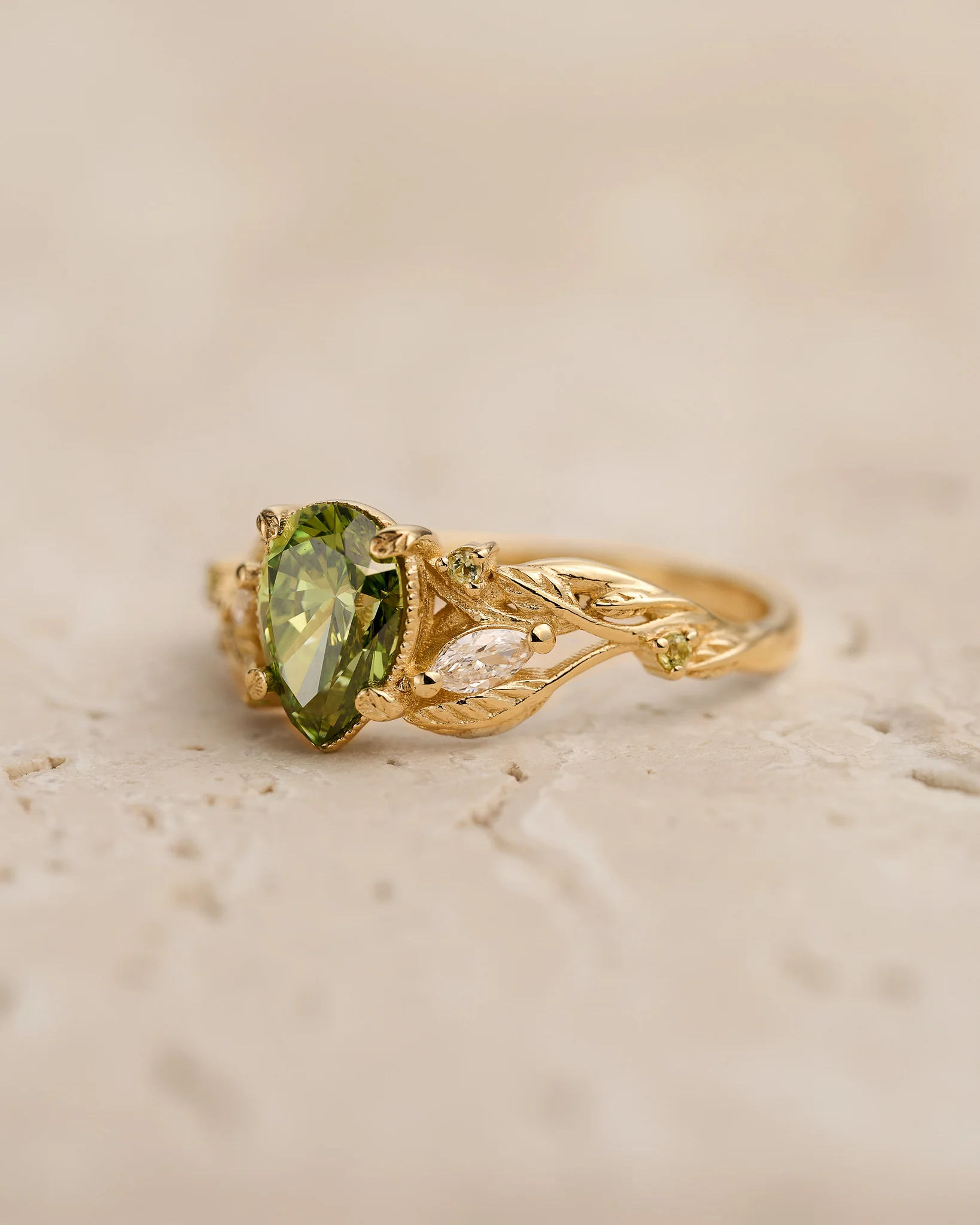 Green lab grown diamond engagement ring, nature inspired ring with leaves and diamonds / Patricia - Image 3
