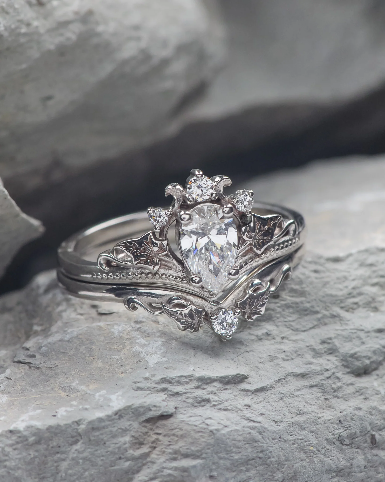 Lab grown diamond engagement ring set, crown shape gold rings with diamonds / Ariadne - Image 5