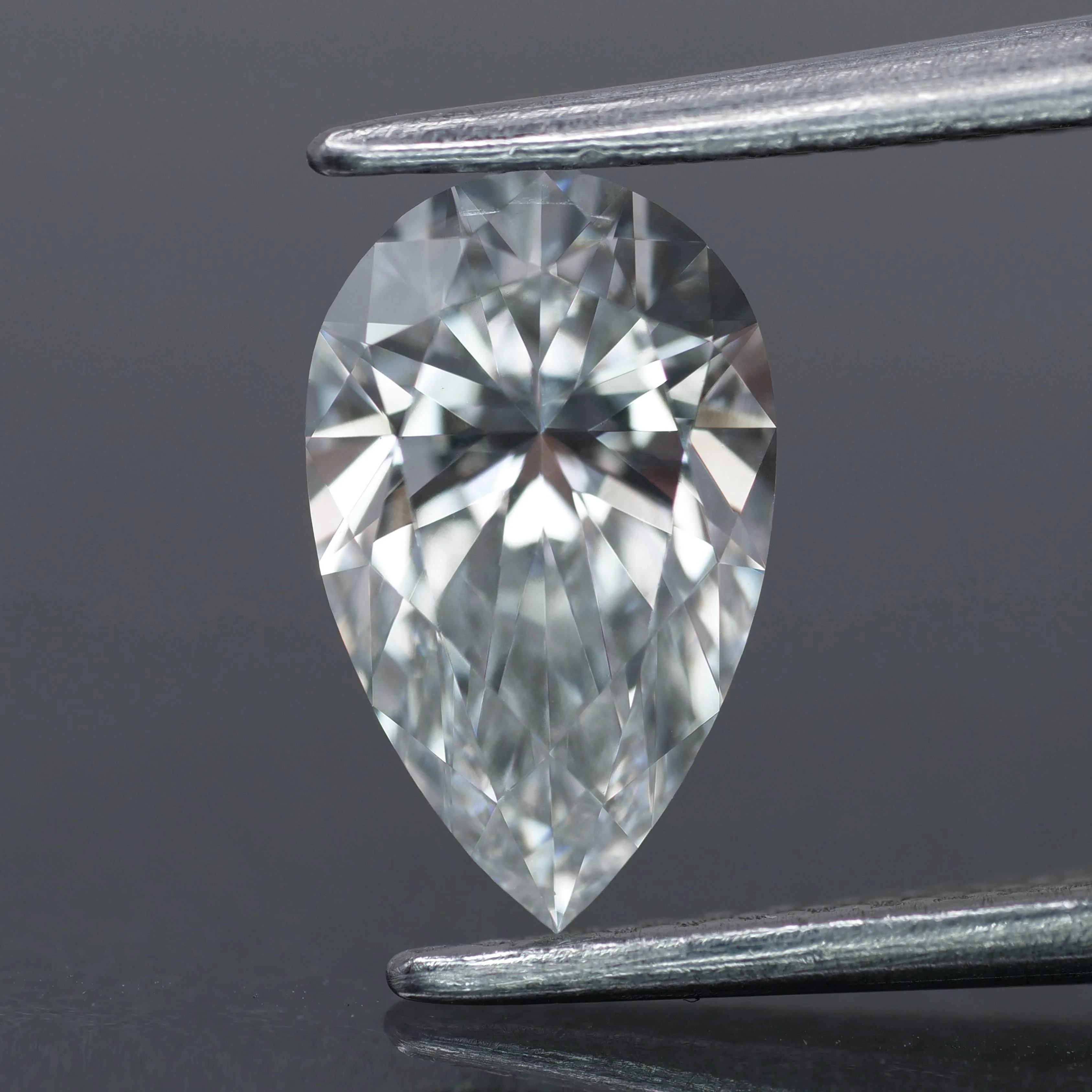 Lab grown diamond | IGI certified | pear-cut, 9.5x5.5mm, H color, VS1, 1.3ct