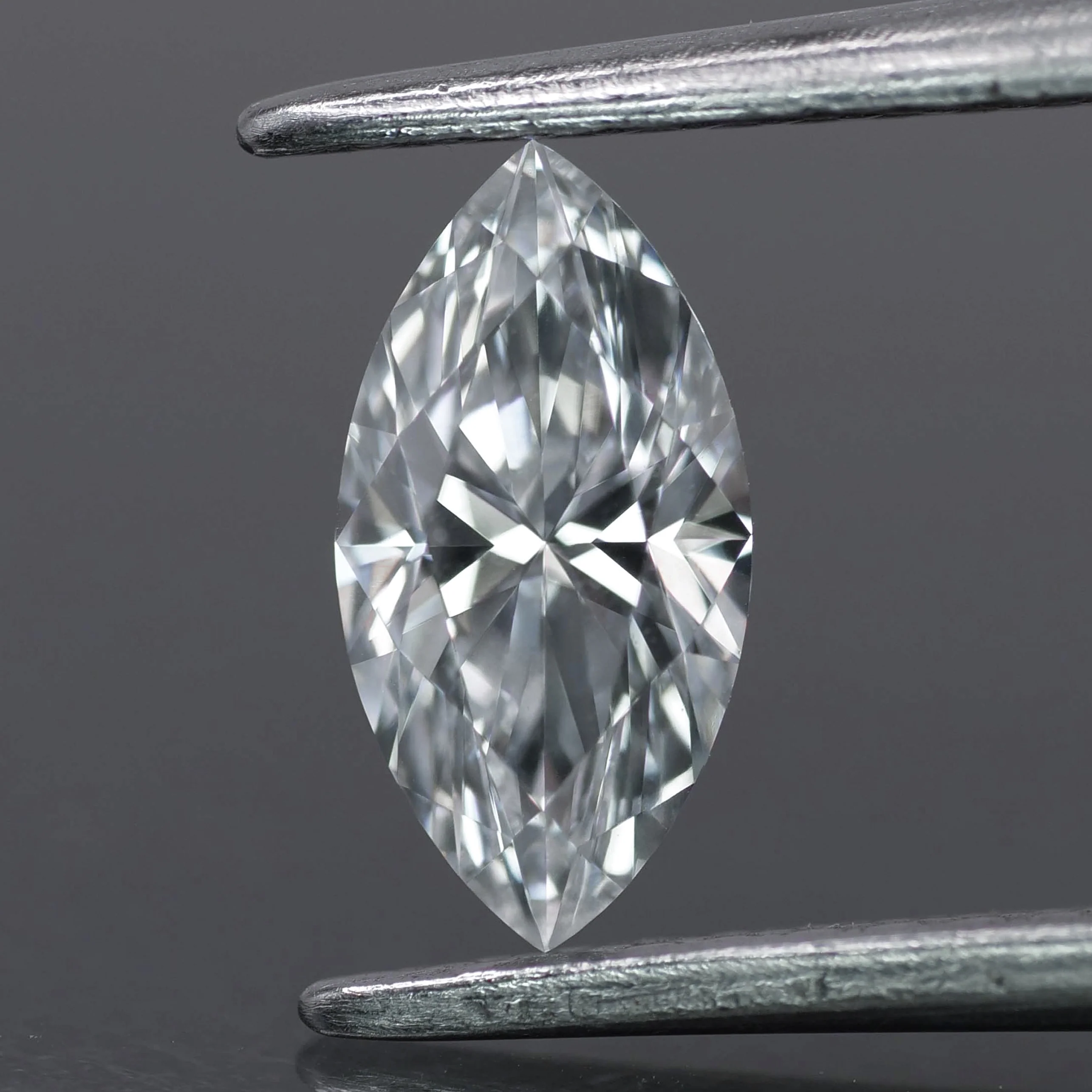 Lab grown diamond | IGI certified | marquise-cut, 10x5mm, D color, VS-VVS, *0.9ct