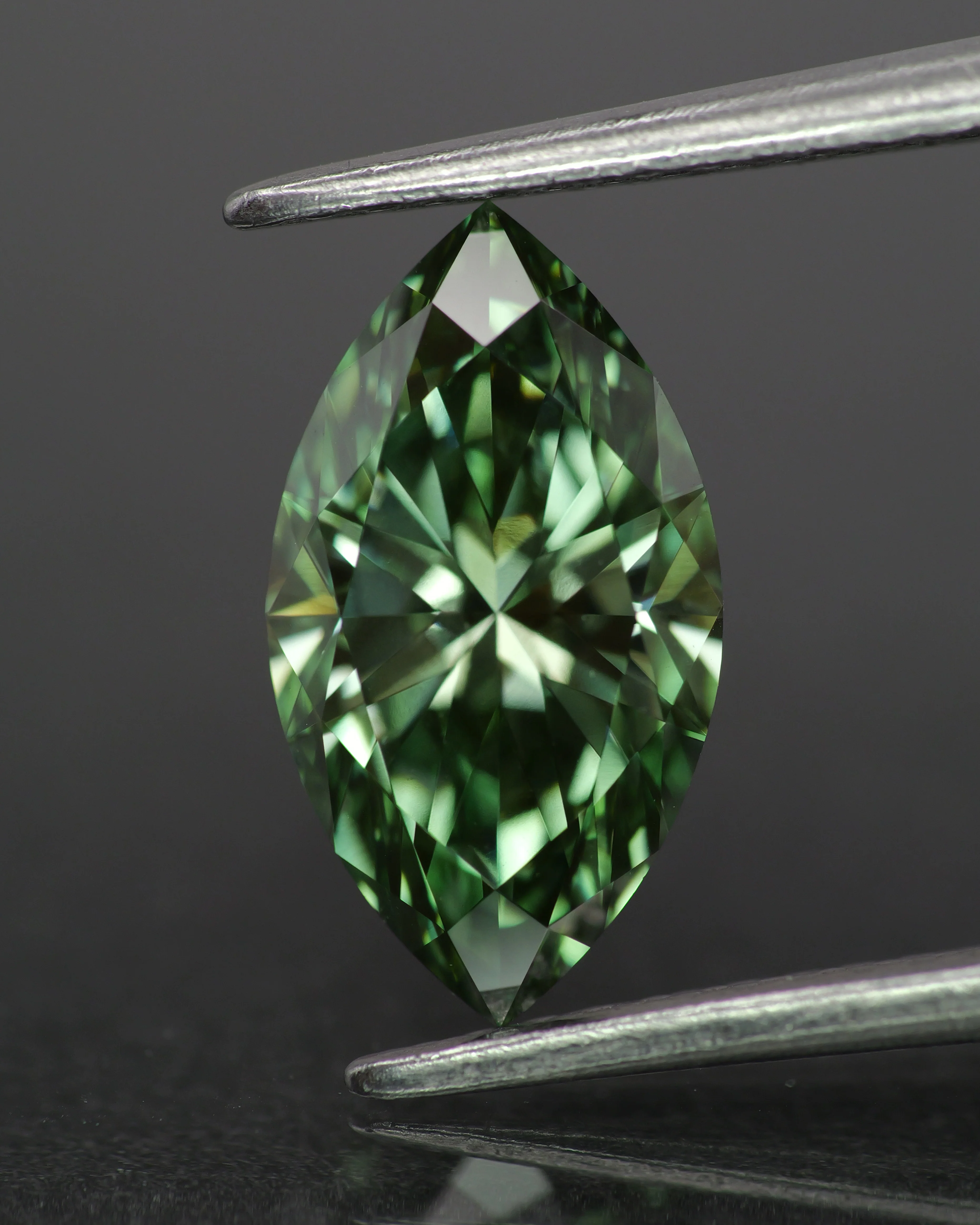 Lab grown diamond | IGI certified | marquise-cut, *11x6mm, Fancy vivid green color, VS1, 1.5ct