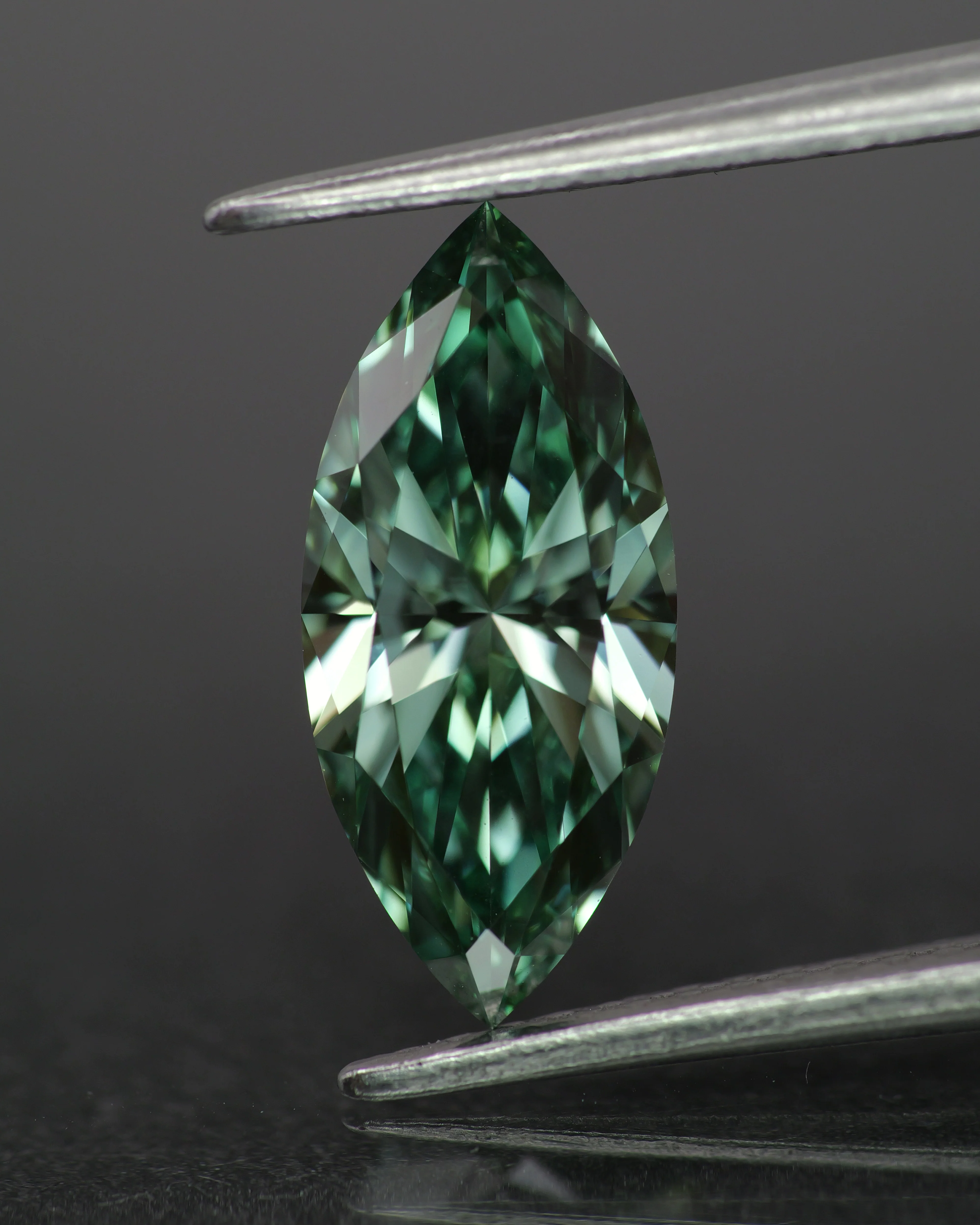 Lab grown diamond | IGI certified | marquise-cut, *13x6mm, Fancy vivid green color, VS1, 1.51ct