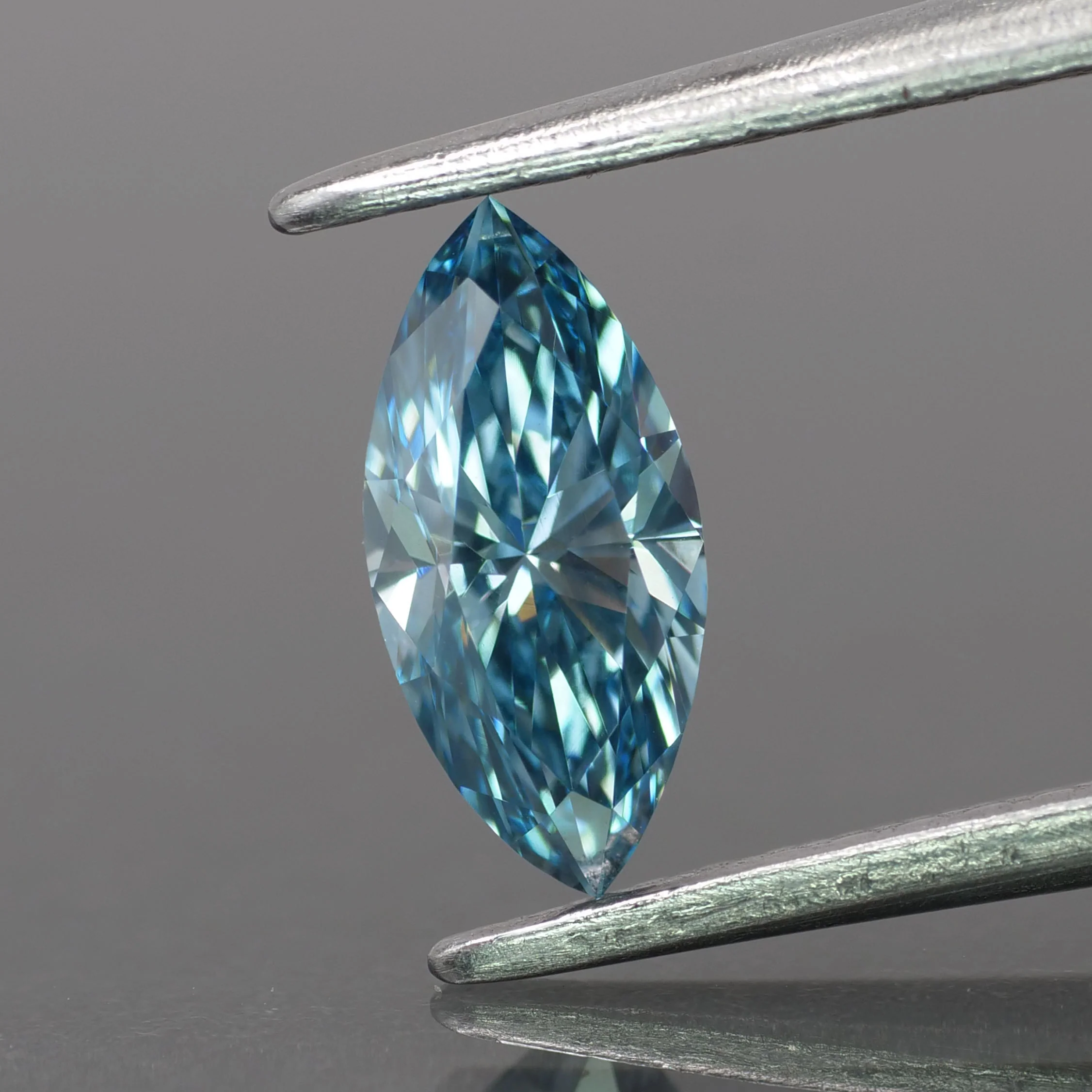 Lab grown diamond | IGI certified | marquise-cut, 8x4mm, Fancy vivid blue color, VS-VVS, *0.5ct