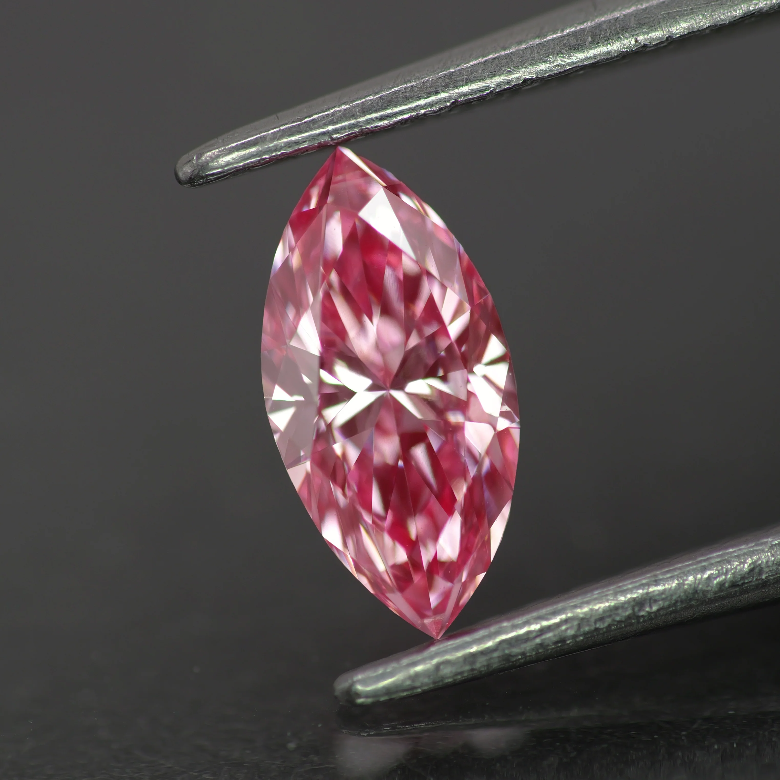 Lab grown diamond | IGI certified | marquise-cut, *8x4mm, Fancy vivid pink color, VS-VVS, *0.5ct