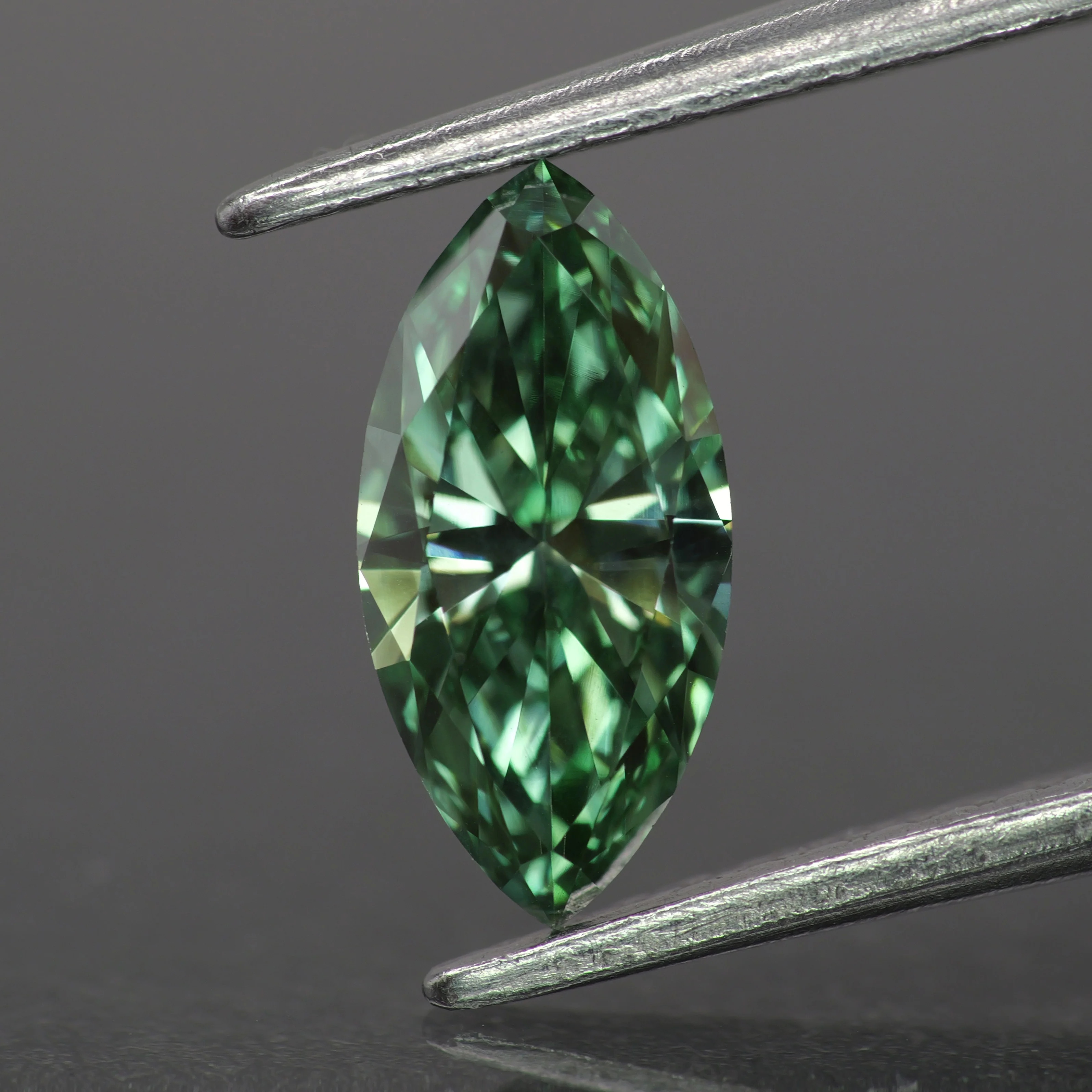 Lab grown diamond | IGI certified | marquise-cut, *9x4.5mm, Fancy vivid green color, VS1, *0.63ct