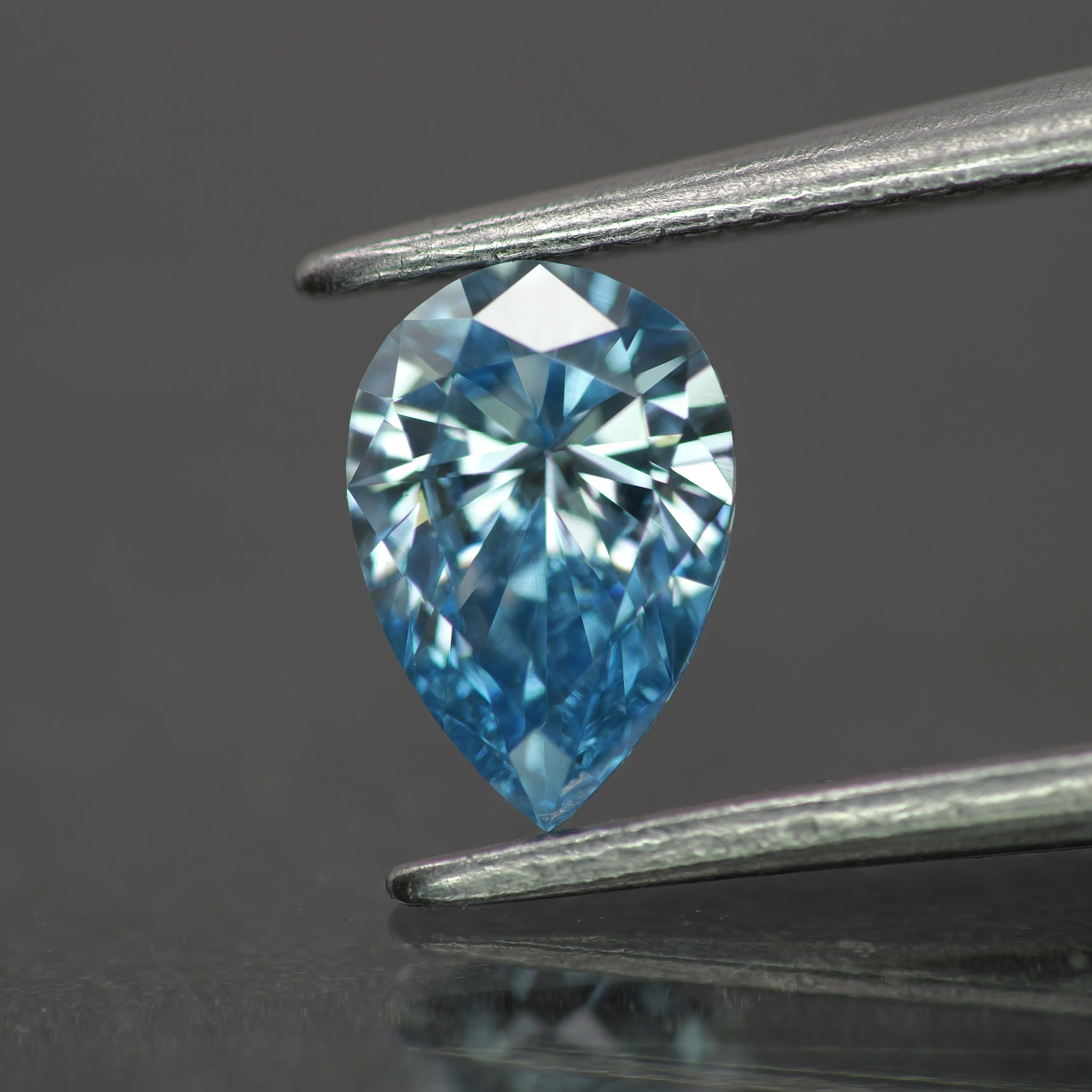 Lab grown diamond | IGI certified | pear-cut, *7x5mm, Fancy vivid blue color, VS1, *0.5ct