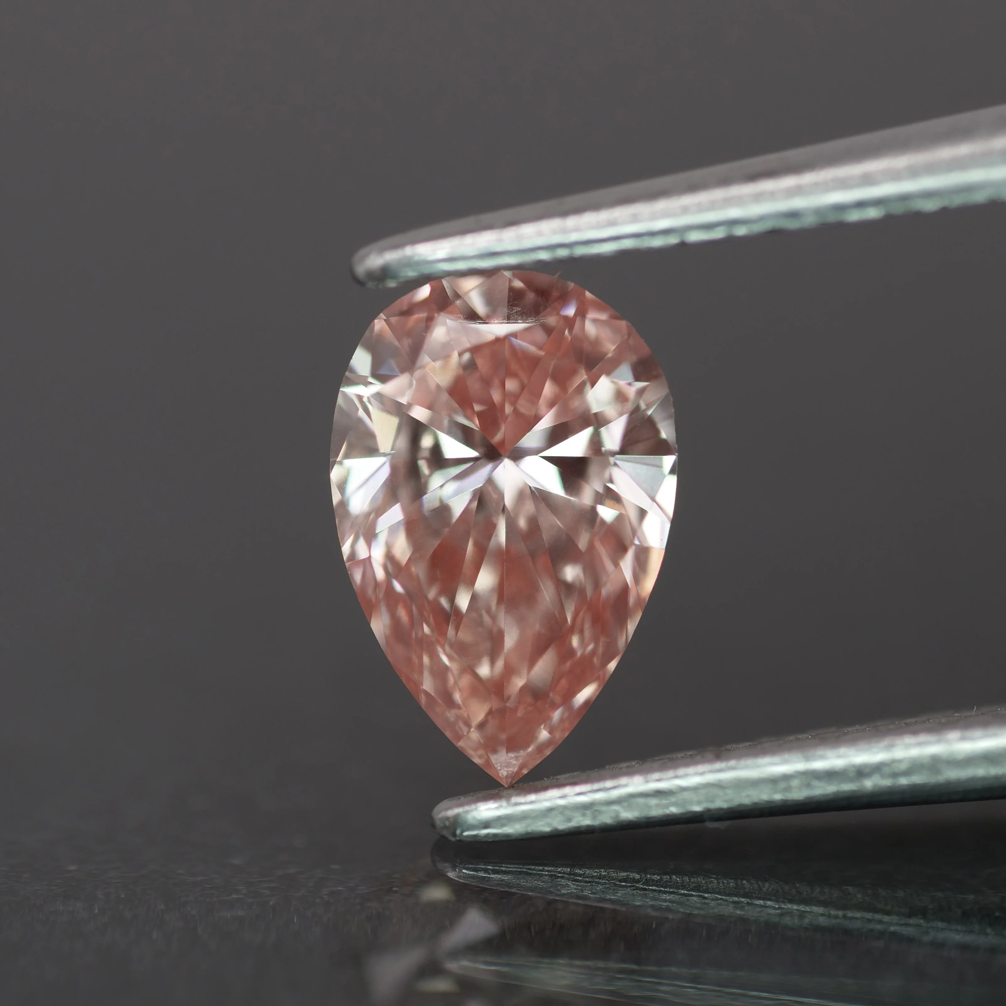 Lab grown diamond | IGI certified | pear-cut, *7x5mm, Fancy vivid pink color, VS1, *0.5ct