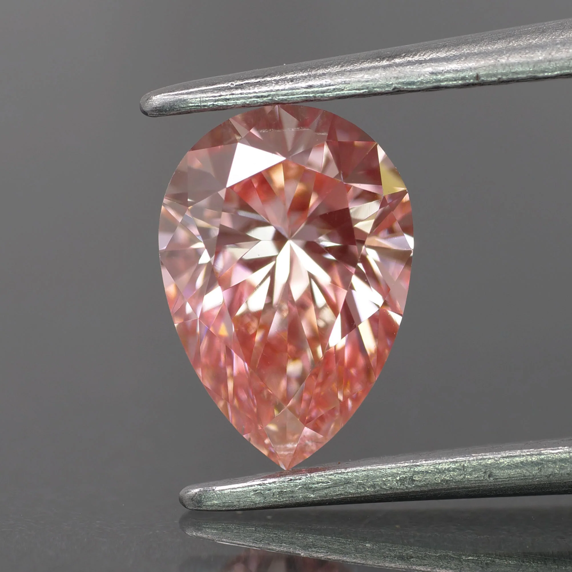 Lab grown diamond | IGI certified | pear-cut, *8x6mm, Fancy vivid pink color, VS-VVS, *1ct